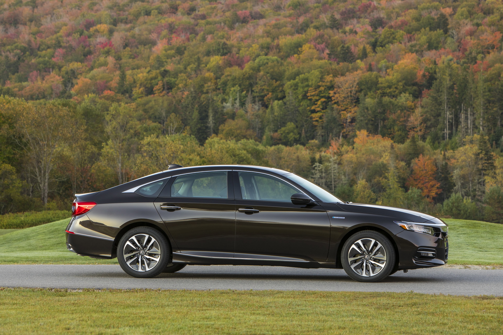 2020 Honda Accord Hybrid Priced From $26,400, Returns 48 MPG Combined