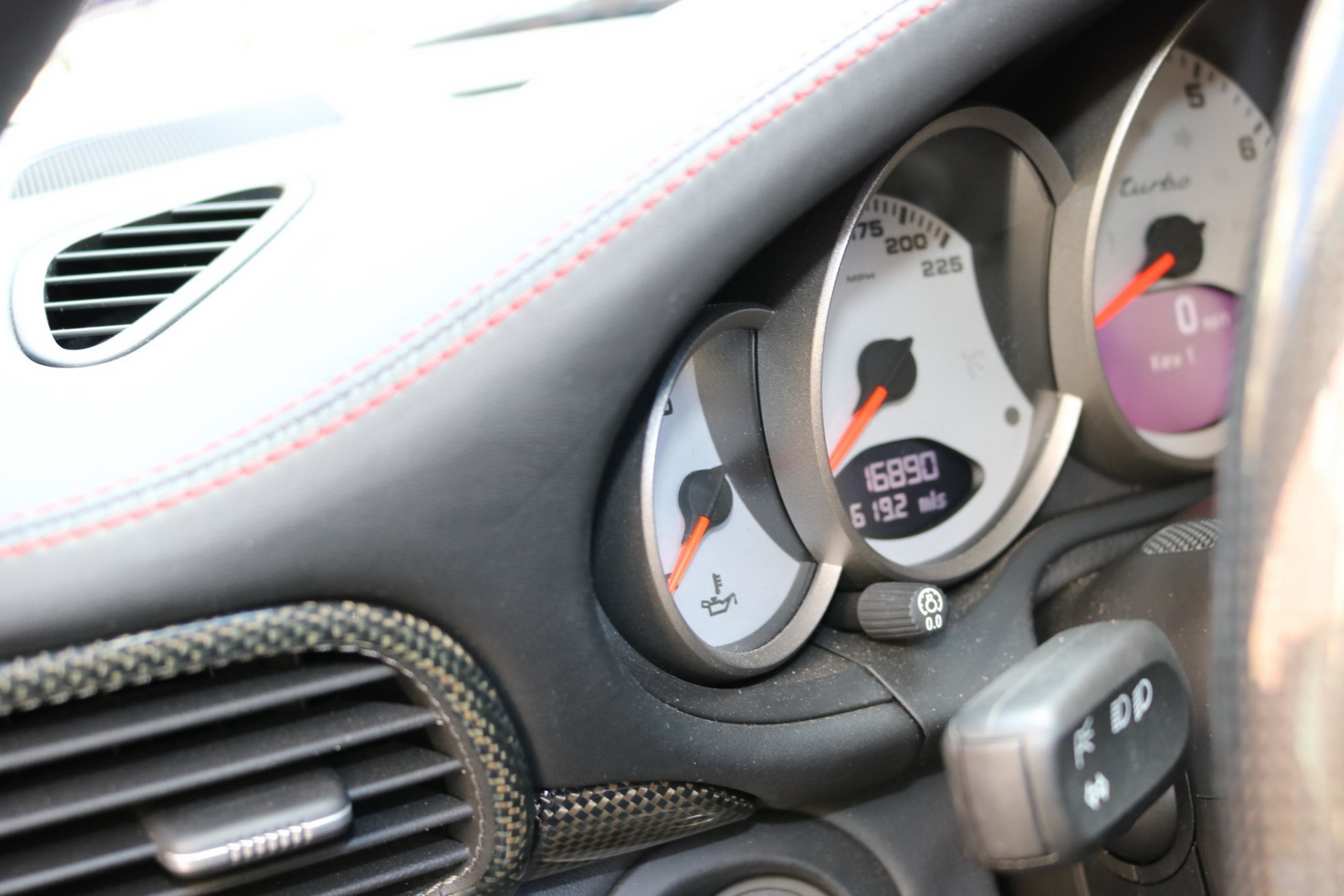 2007 Porsche 911 Turbo Wants To Entice You With Its 6-Speed Manual And Carbon Package