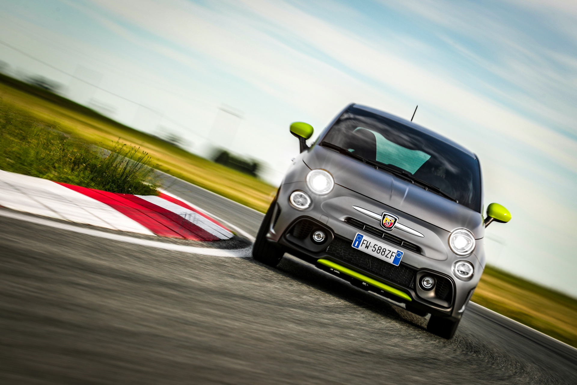 New Abarth 595 Pista Packs 165 PS In A More Focused Chassis