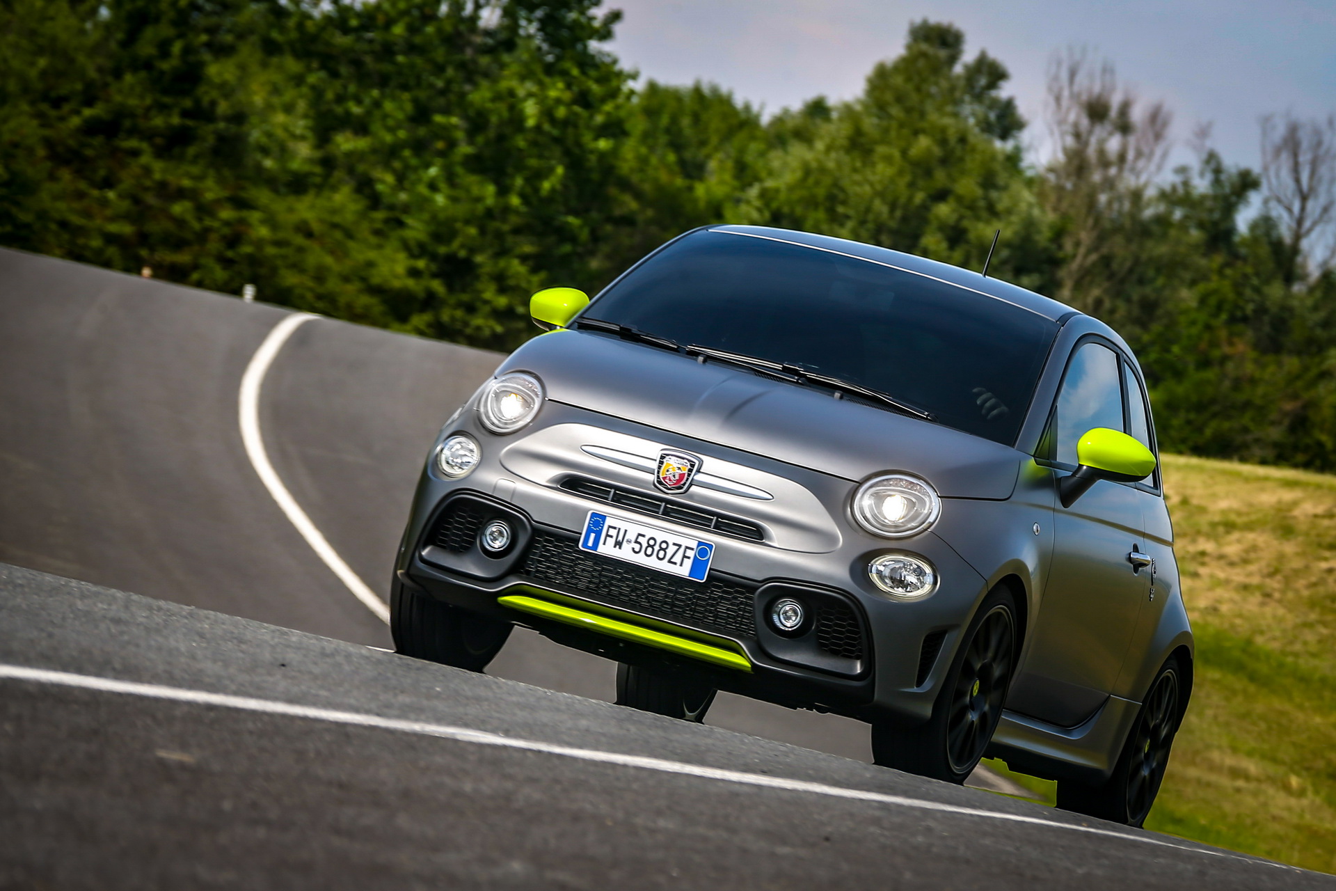 New Abarth 595 Pista Packs 165 PS In A More Focused Chassis