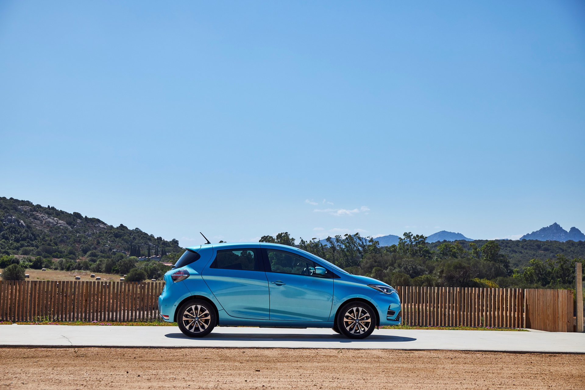 New Renault Zoe EV Launched In Europe With Up To 242 Miles Of Range