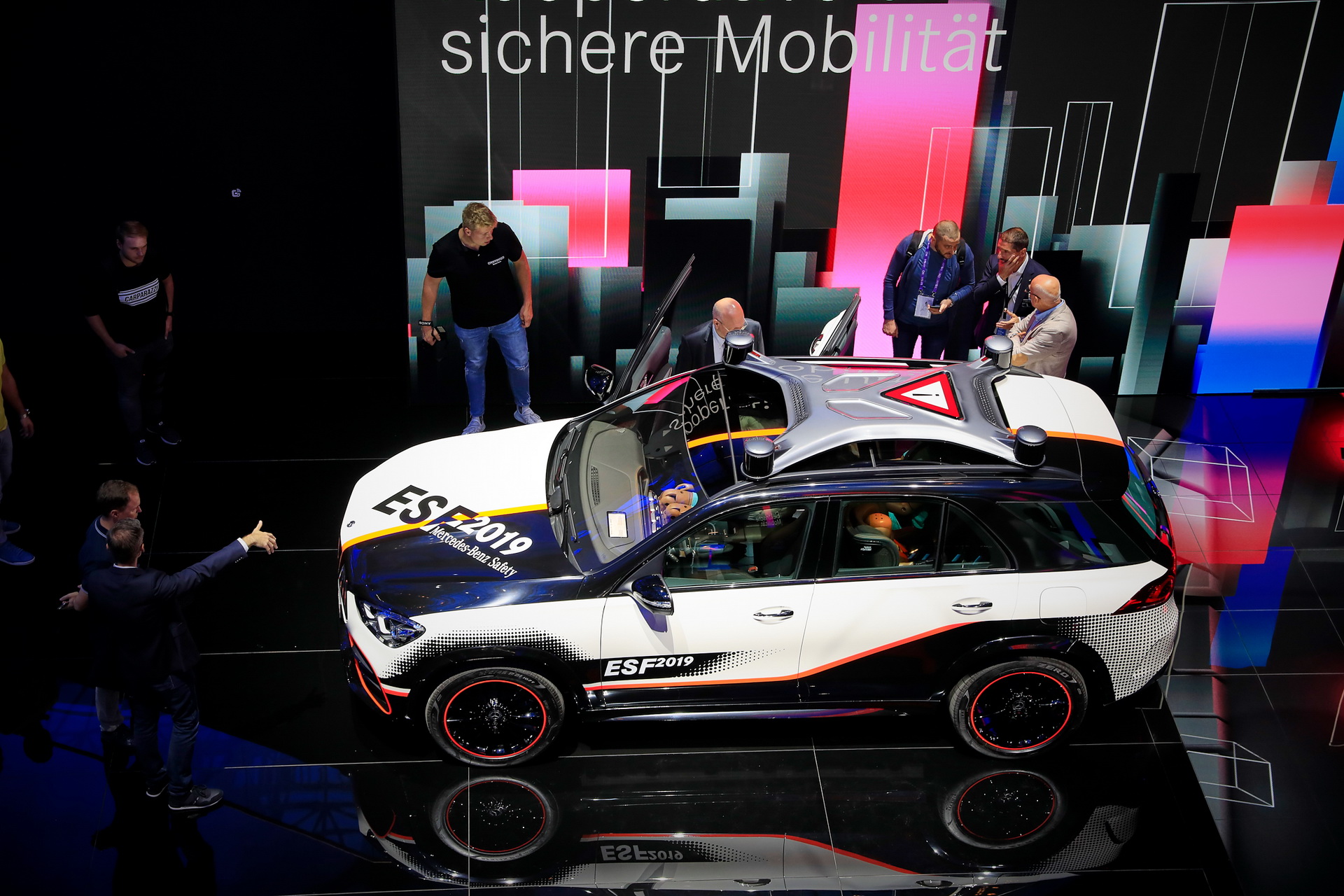 Mercedes’ New Experimental Safety Vehicle Is The World’s Most Clever GLE