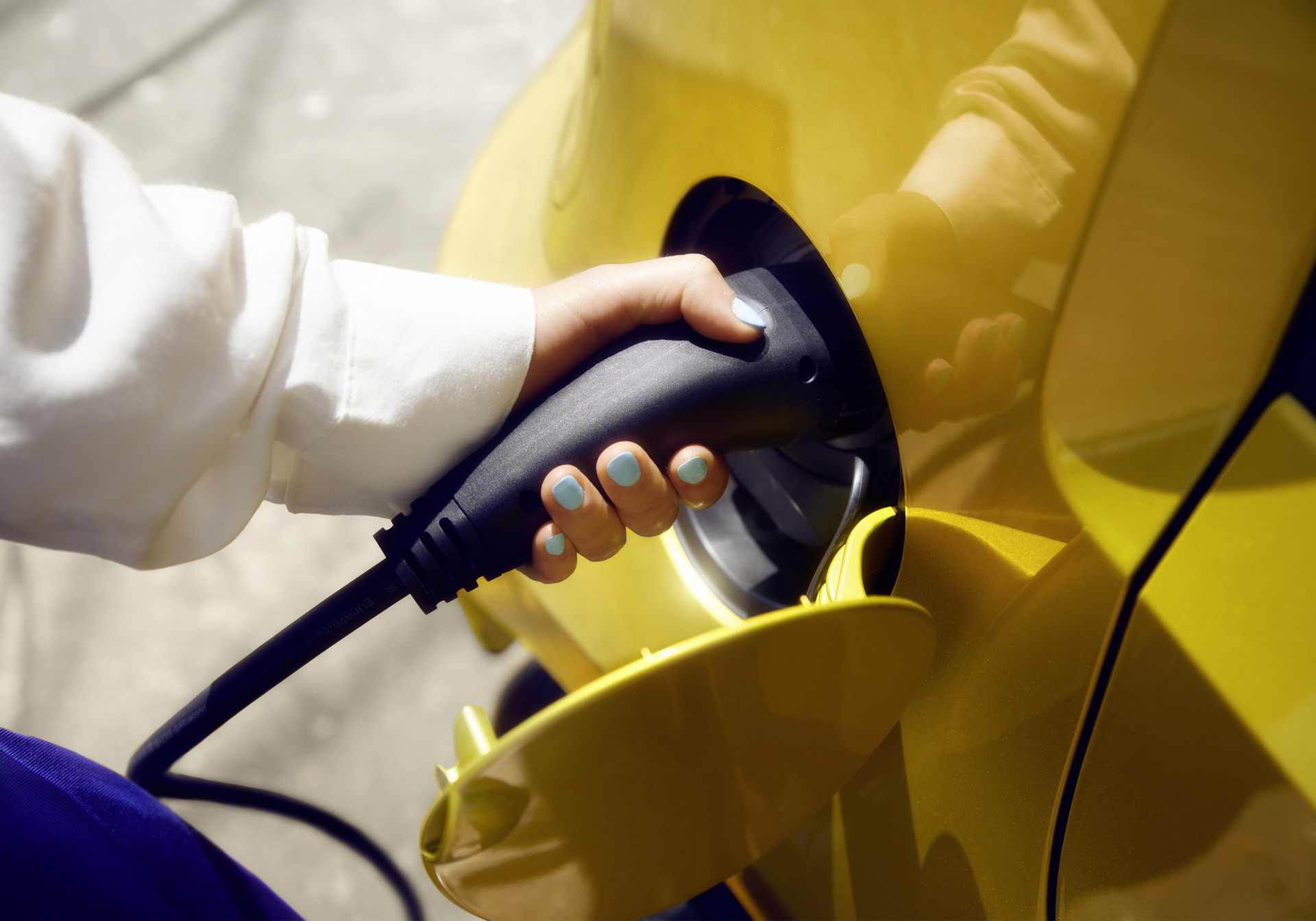 VW’s Updated e-Up Offers 161-Mile Range, Costs Less Than Its Predecessor