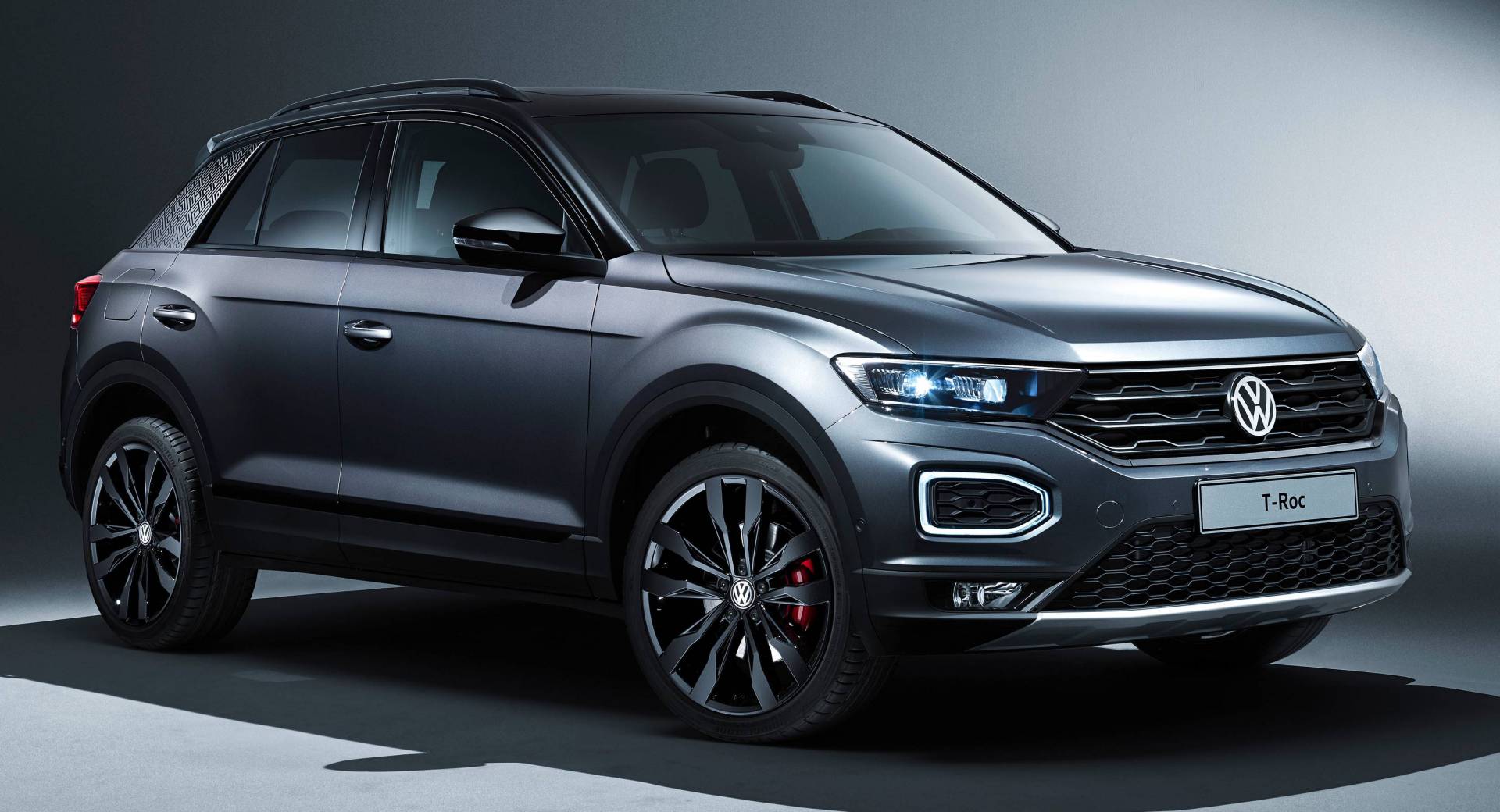 https://www.carscoops.com/wp-content/uploads/2019/09/ed7288ae-2020-vw-t-roc-with-black-style-design-package-0.jpg