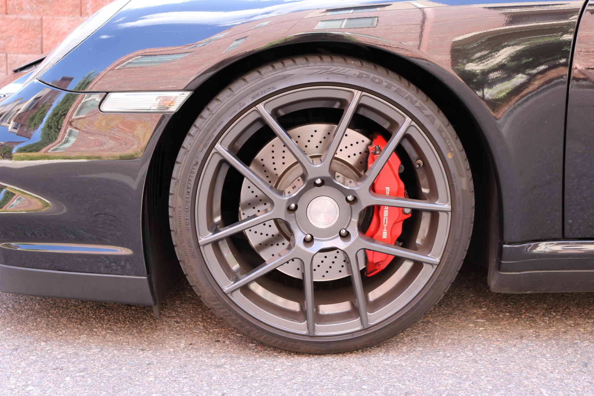 2007 Porsche 911 Turbo Wants To Entice You With Its 6-Speed Manual And Carbon Package