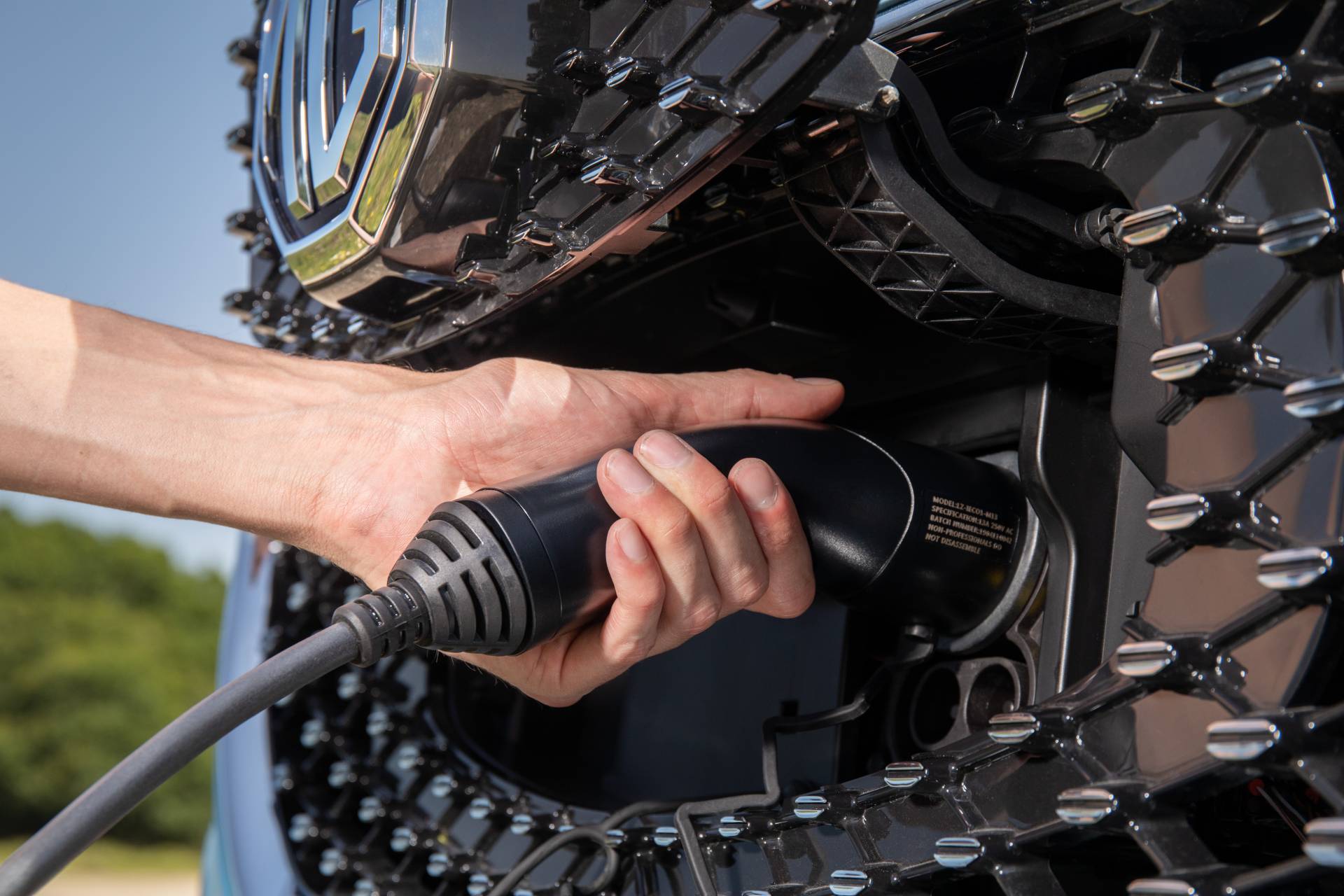 MG Racks Up 2,000 Orders For ZS EV, Extends Discounts To Next 1,000 Buyers