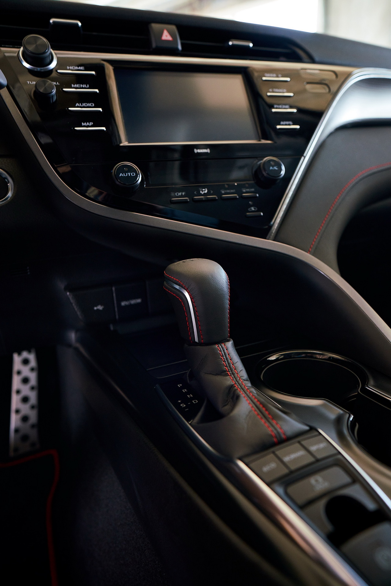 Toyota Details Sporty-Looking Camry And Avalon TRD