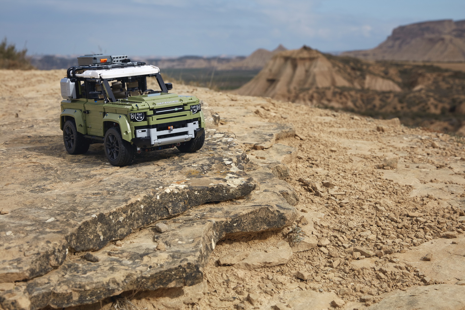 2020 Land Rover Defender Gets Its Own, Extremely Detailed LEGO Technic Set