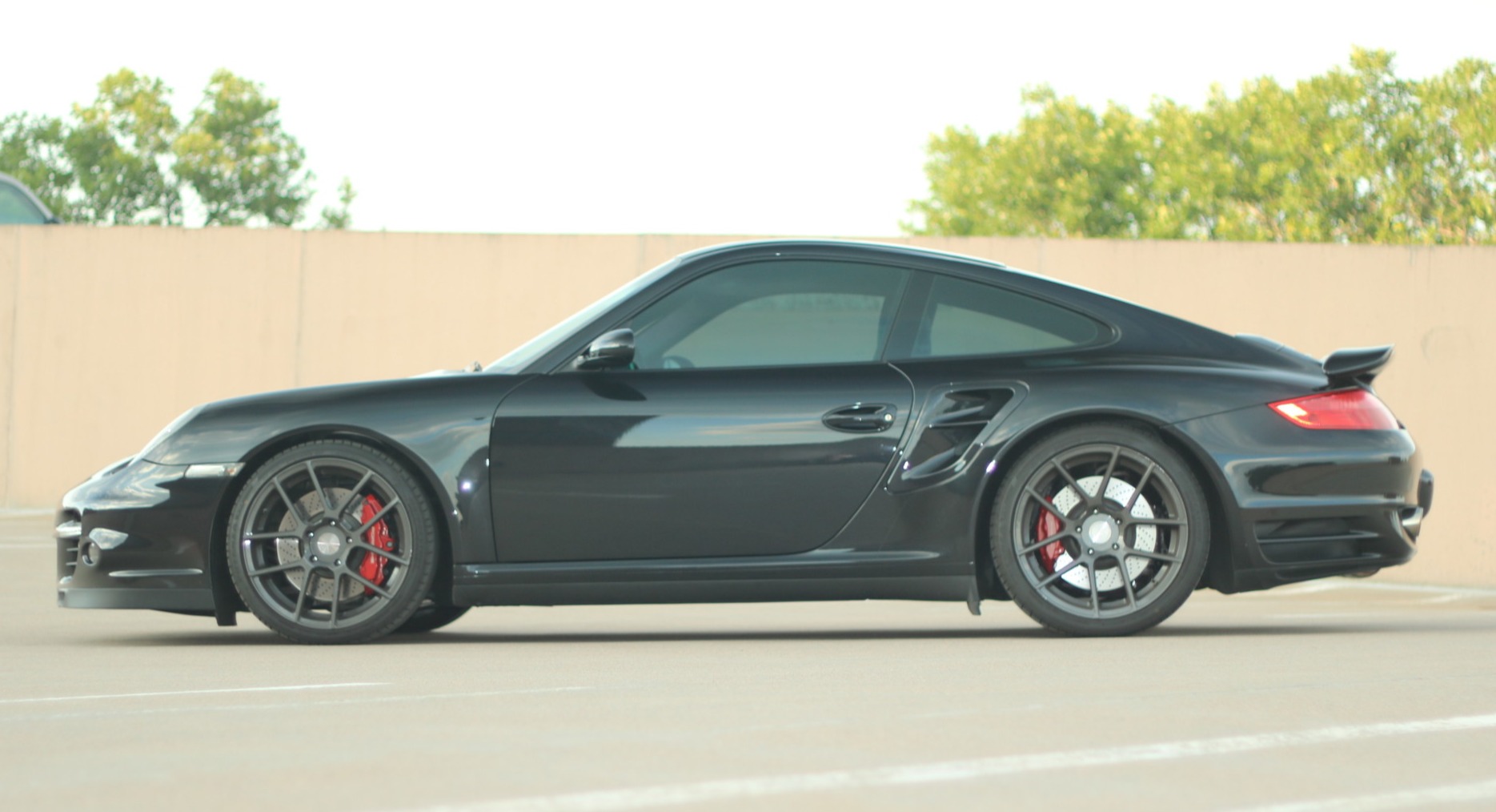 2007 Porsche 911 Turbo Wants To Entice You With Its 6-Speed Manual And Carbon Package
