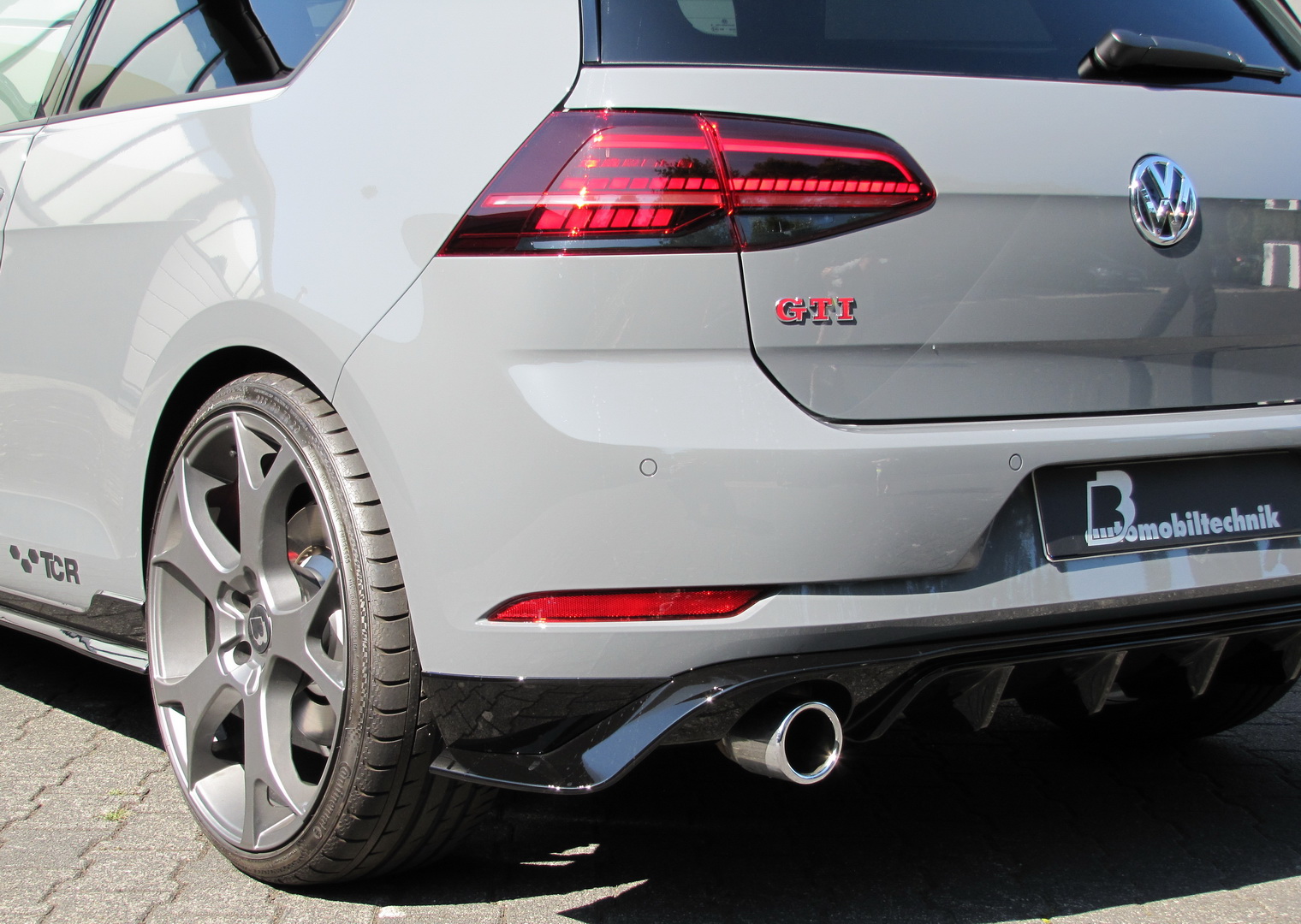 450PS VW Golf GTI TCR Is One Brave FWD Mega Hatch