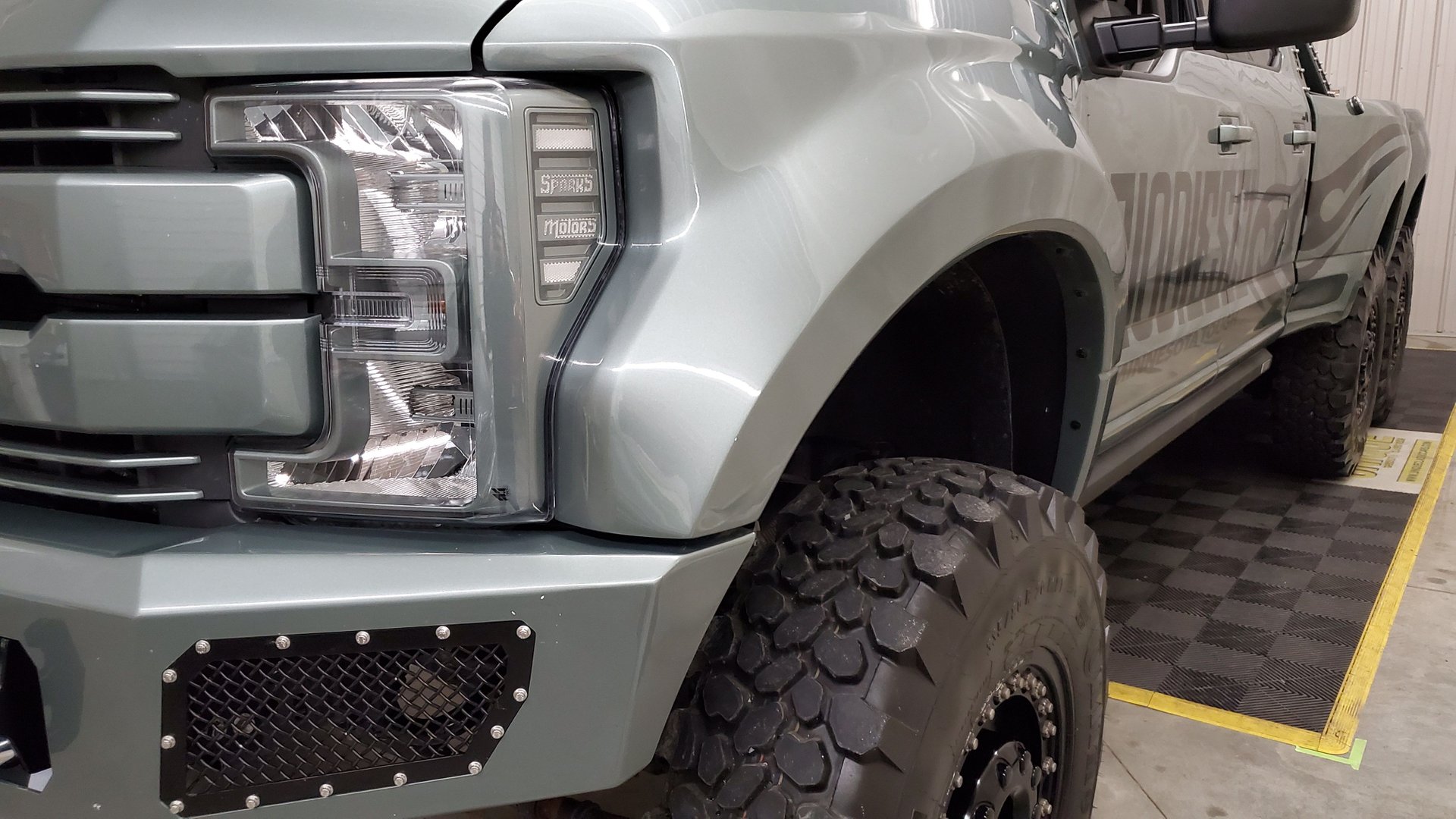 Deep Down, You Know You Want This Ford F-550 Super Duty 6×6 ‘Indomitus’
