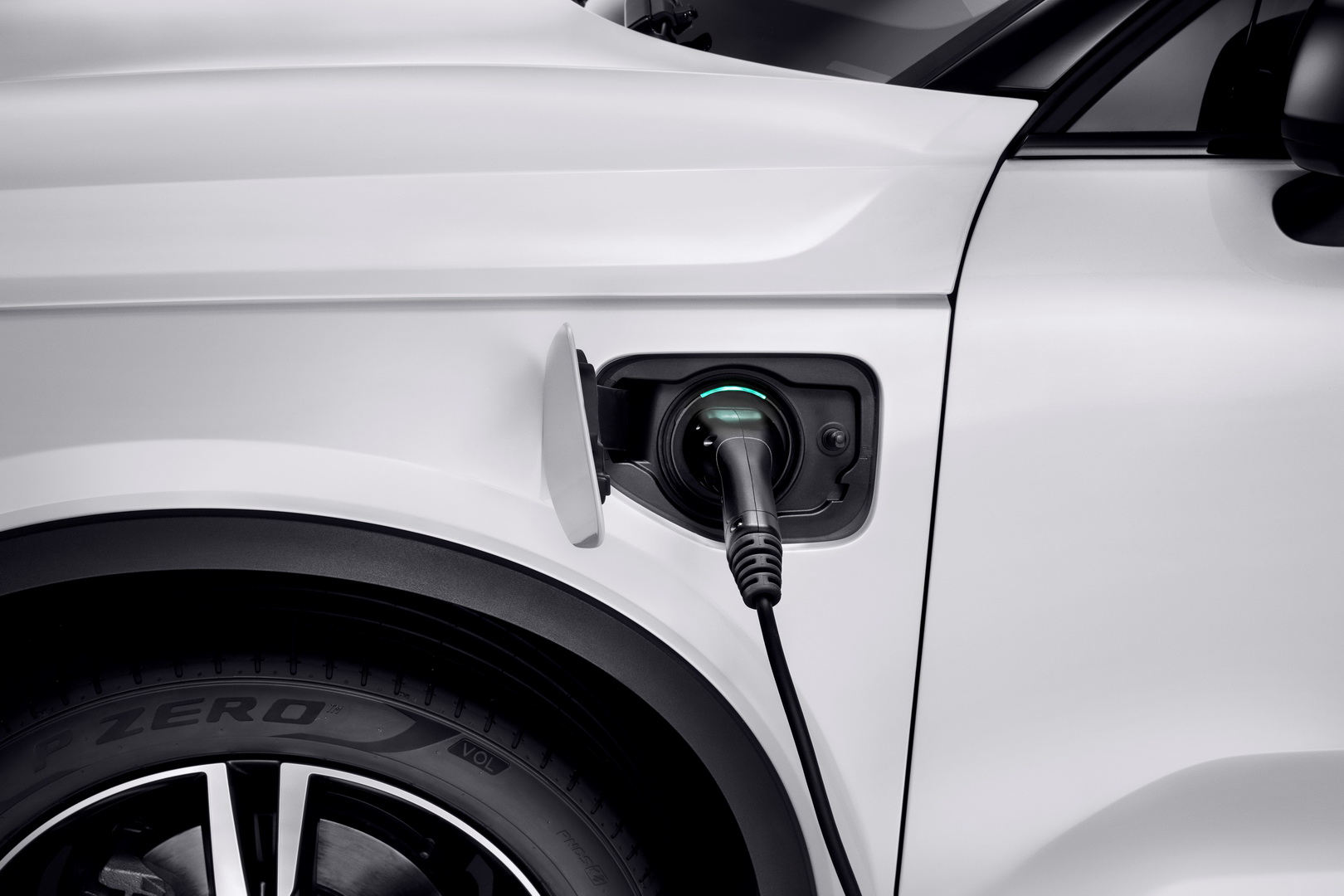 Volvo To Give Buyers Of Its Plug-In Hybrids Free Charging For A Year