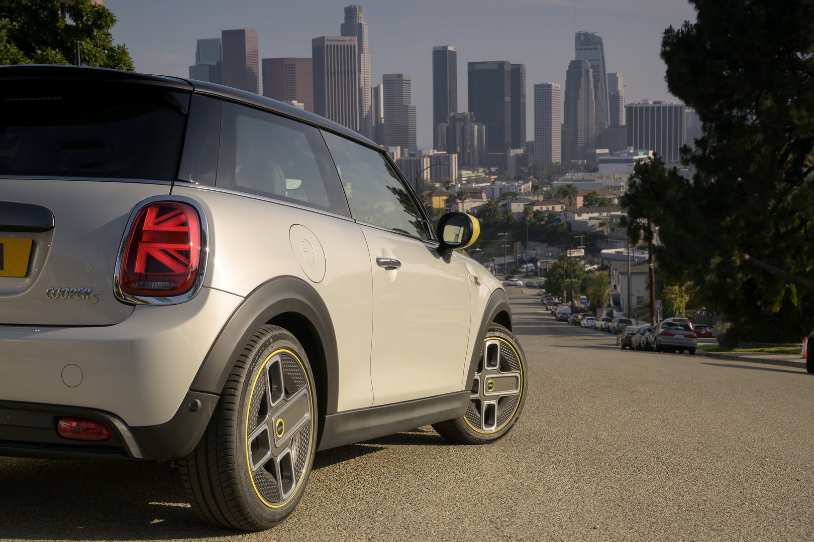 Electric 2020 Mini Cooper SE Starts Under $30k, But You Could Get It As Low As $17,900