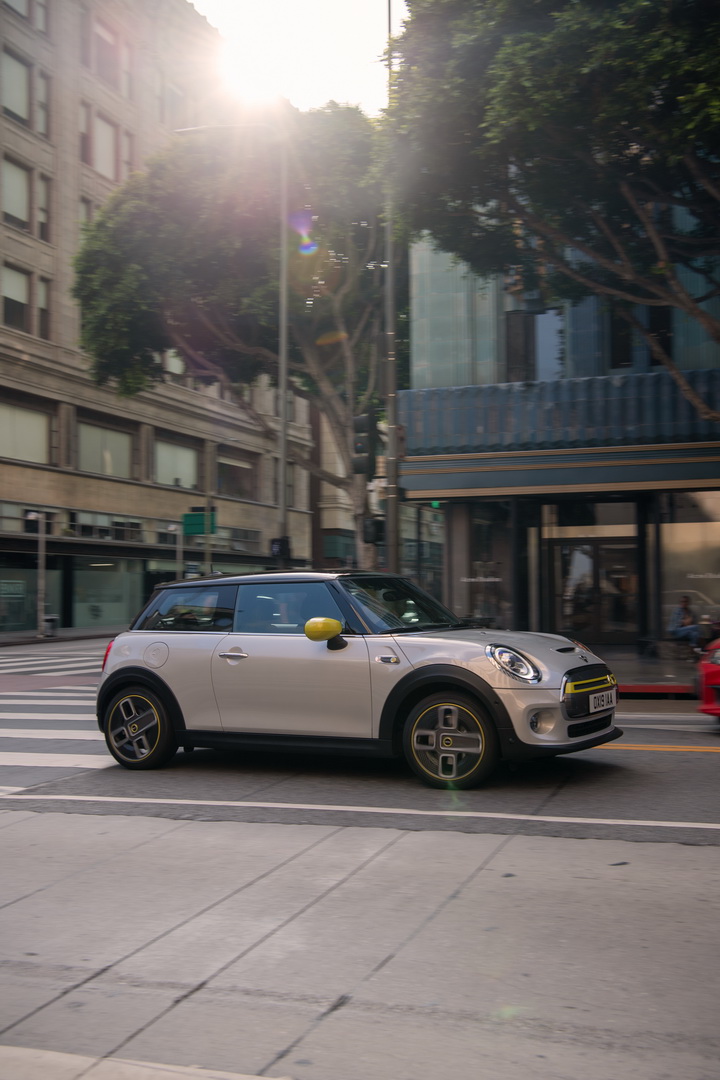 Electric 2020 Mini Cooper SE Starts Under $30k, But You Could Get It As Low As $17,900