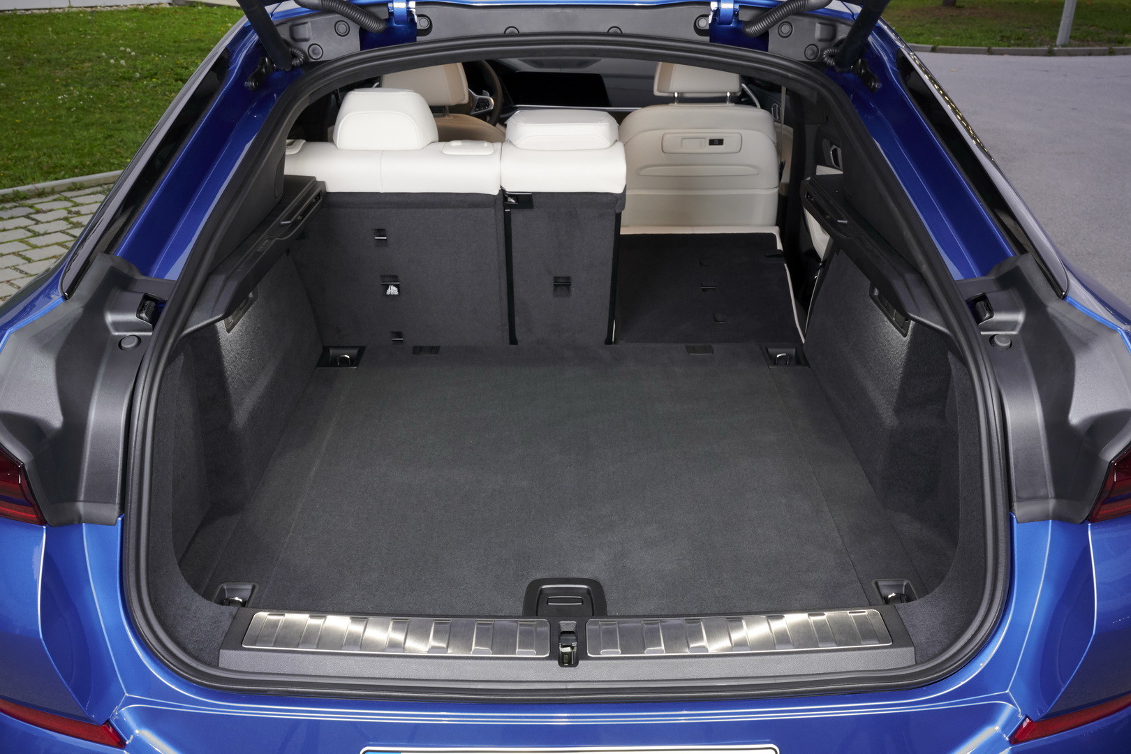 BMW Wants You To Explore Every Detail Of The New X6 In 102 Images