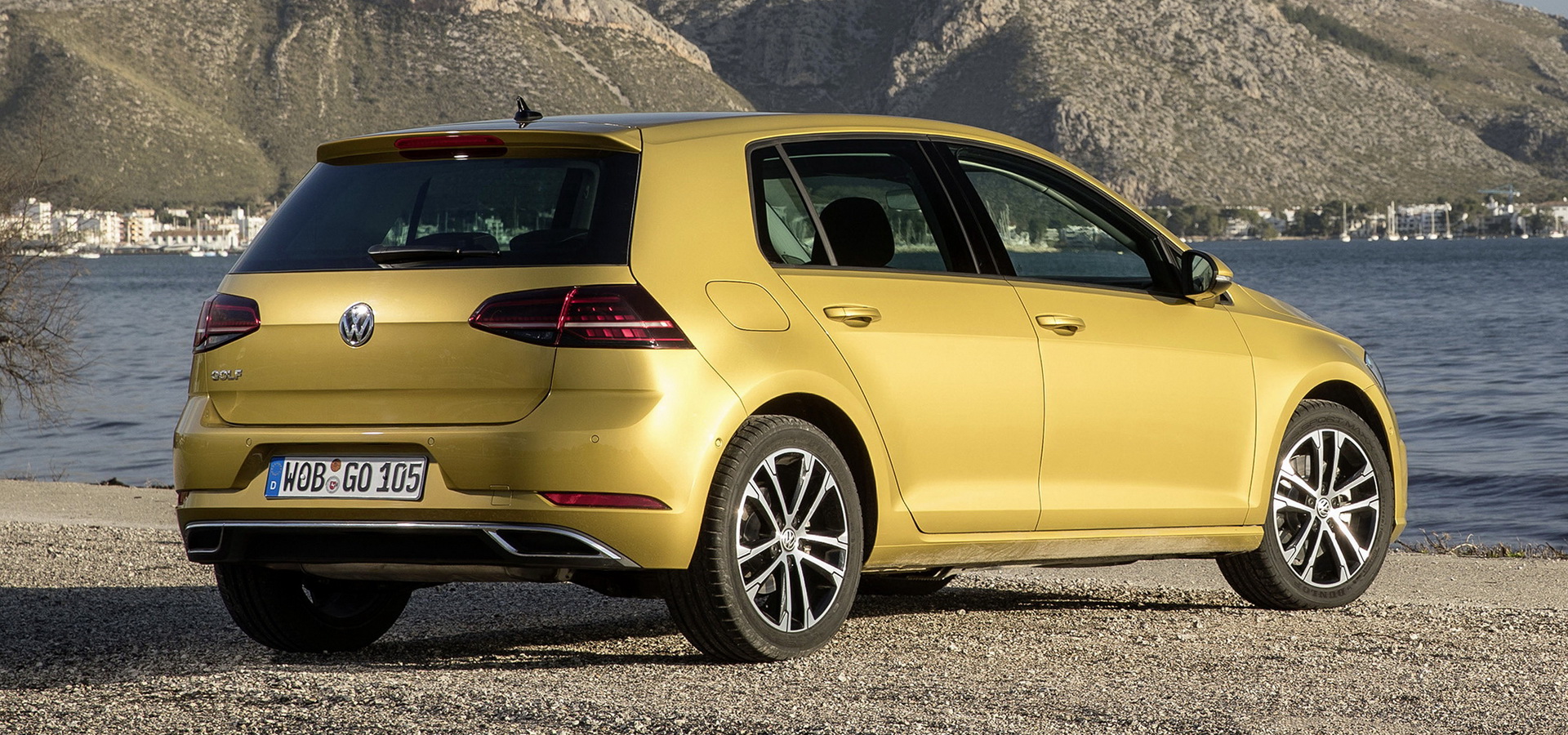 Klant financiën Premier We Compare The 2020 VW Golf Mk8 To The Outgoing Golf Mk7 | Carscoops
