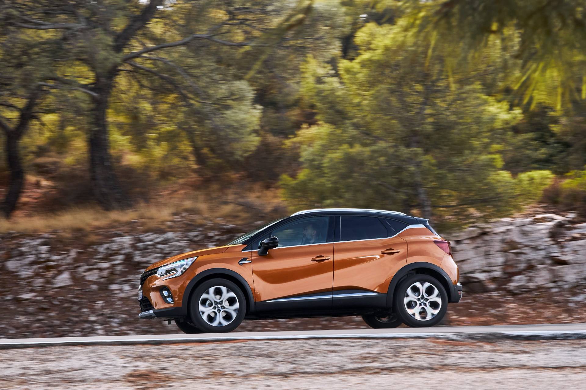 2020 Renault Captur Vies For European Supremacy, Stars In Huge Gallery