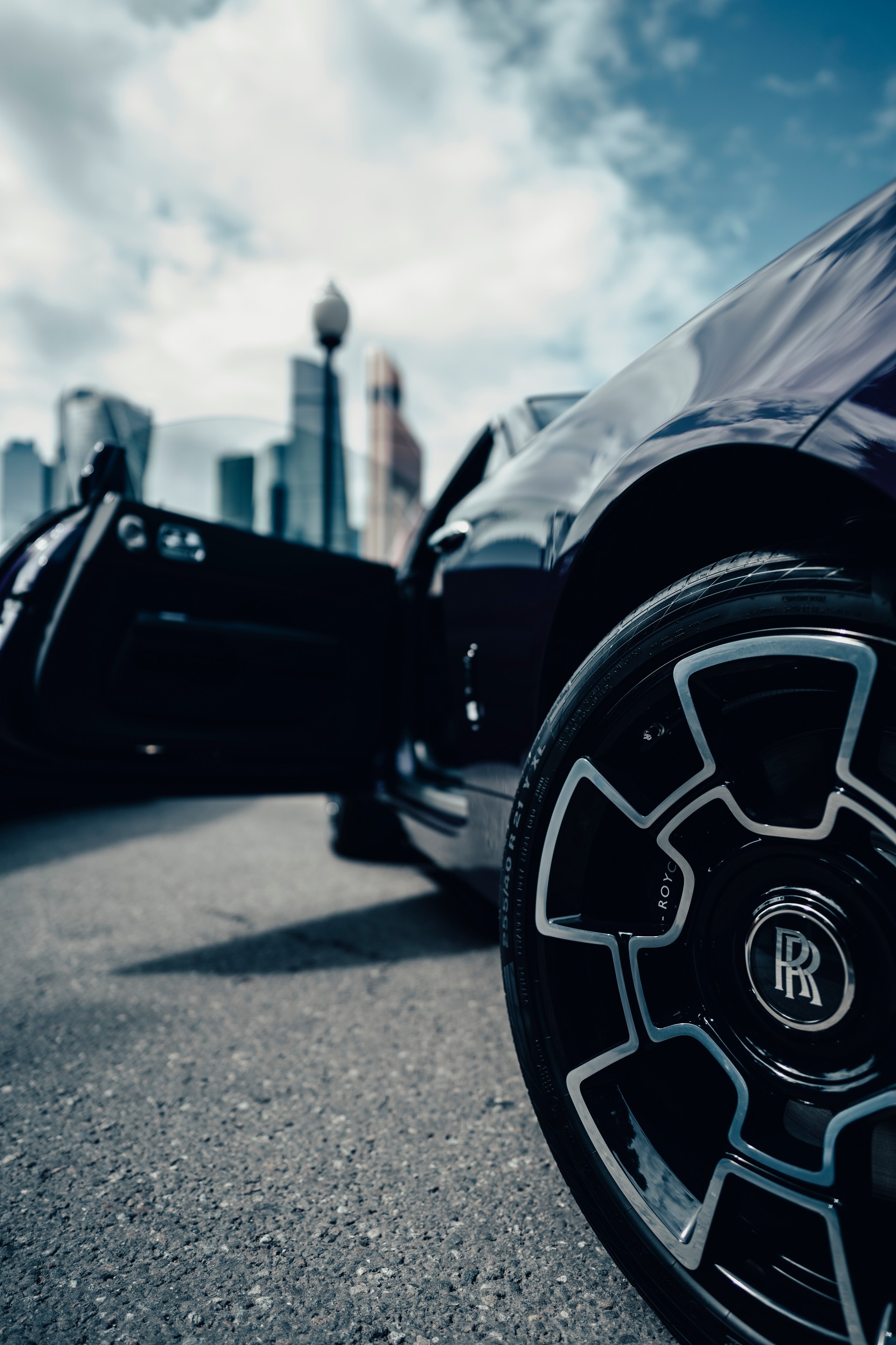 Rolls-Royce Wraith Black & Bright Collection Pays Tribute To Moscow