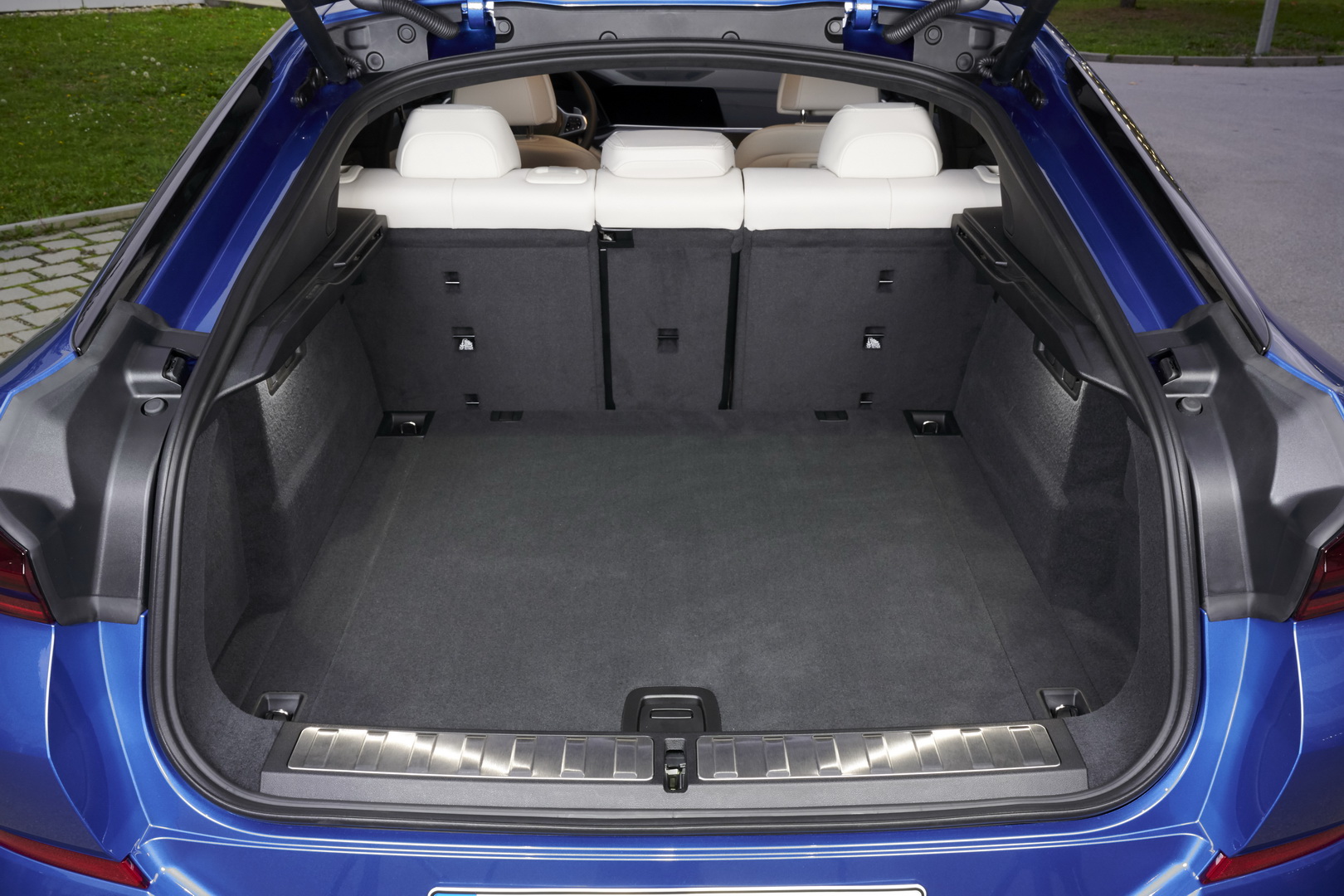 BMW Wants You To Explore Every Detail Of The New X6 In 102 Images