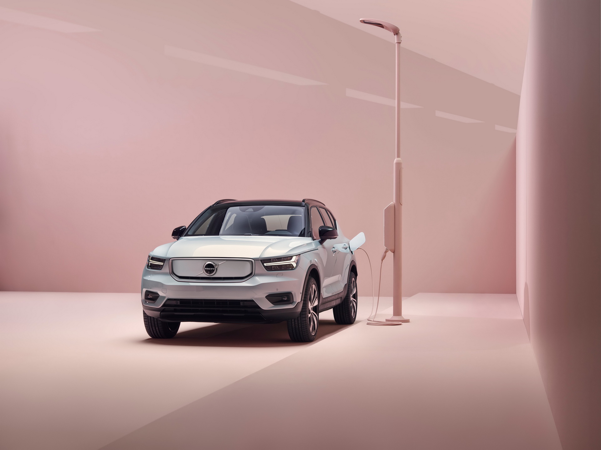 Volvo Reveals New XC40 Recharge EV With 402 HP And Over 249 Miles Of Range