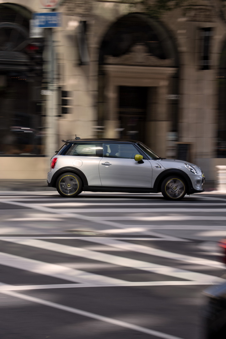 Electric 2020 Mini Cooper SE Starts Under $30k, But You Could Get It As Low As $17,900