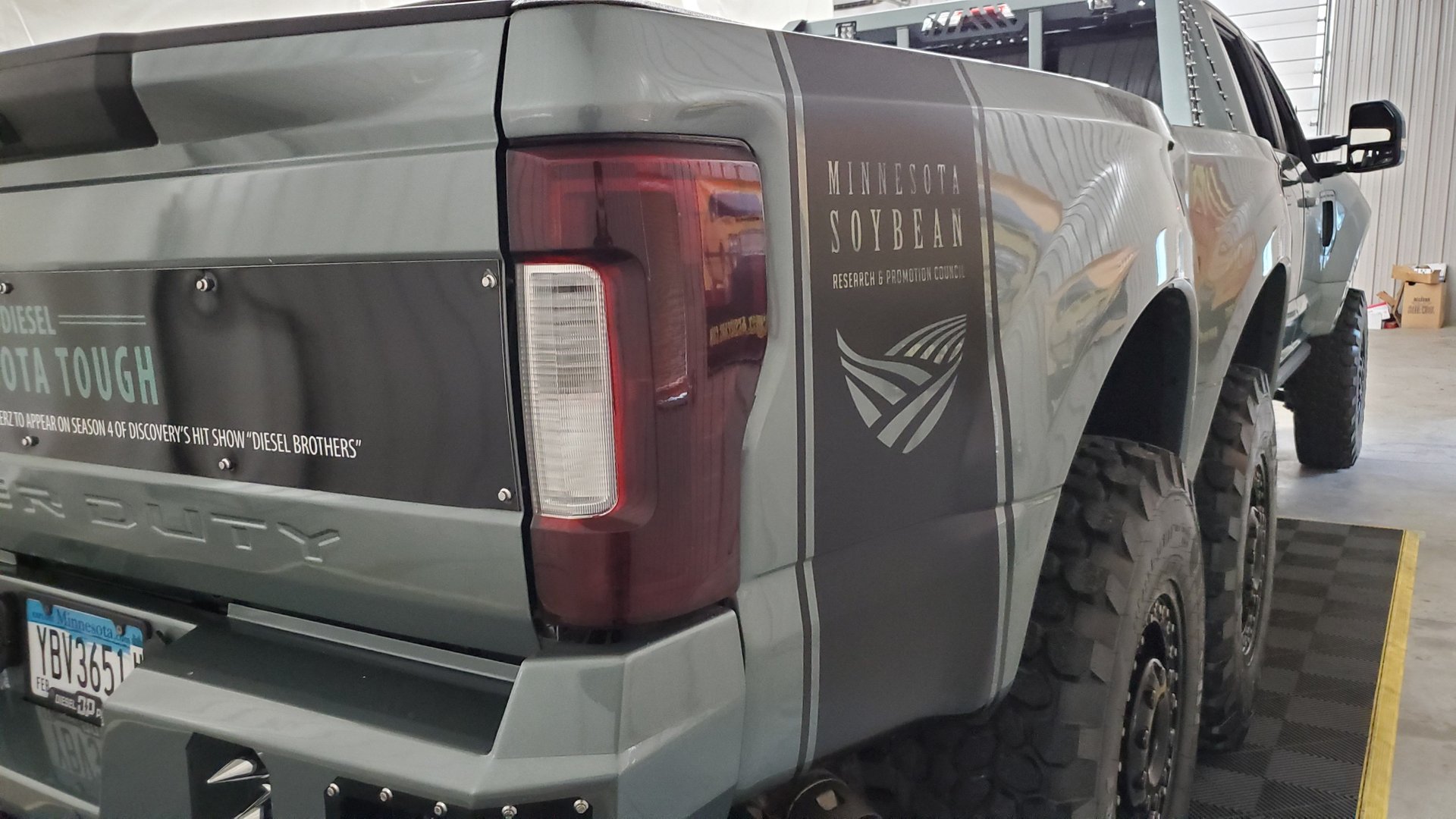 Deep Down, You Know You Want This Ford F-550 Super Duty 6×6 ‘Indomitus’