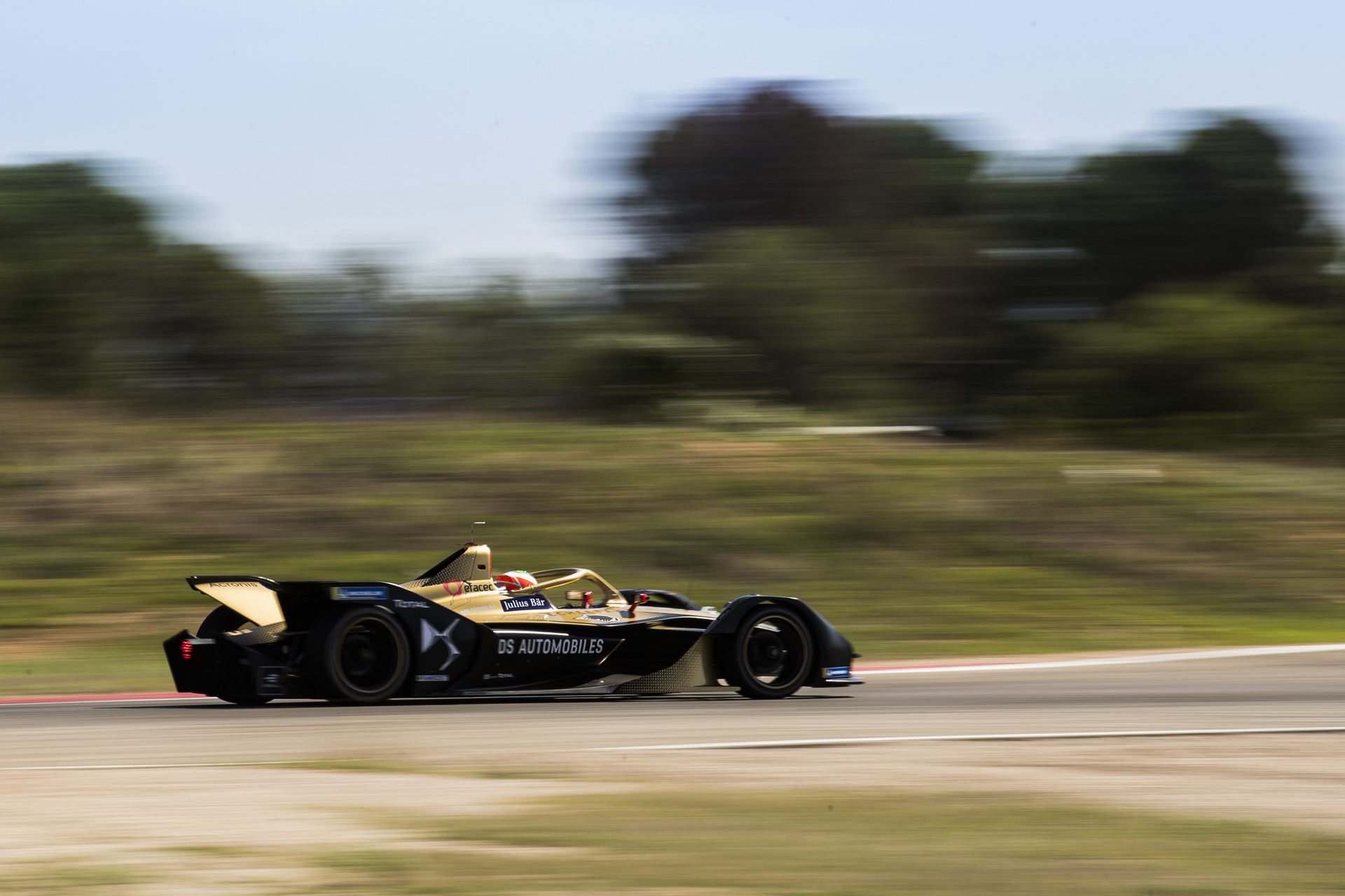 DS E-TENSE FE20 Formula E Car Shows Its New Black & Gold Livery