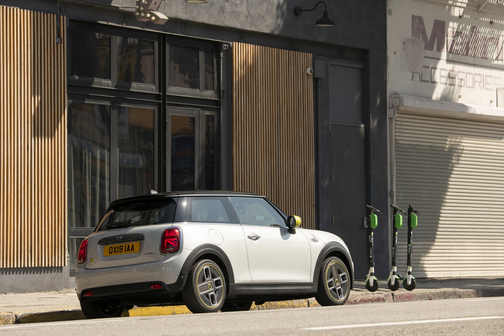 Electric 2020 Mini Cooper SE Starts Under $30k, But You Could Get It As Low As $17,900