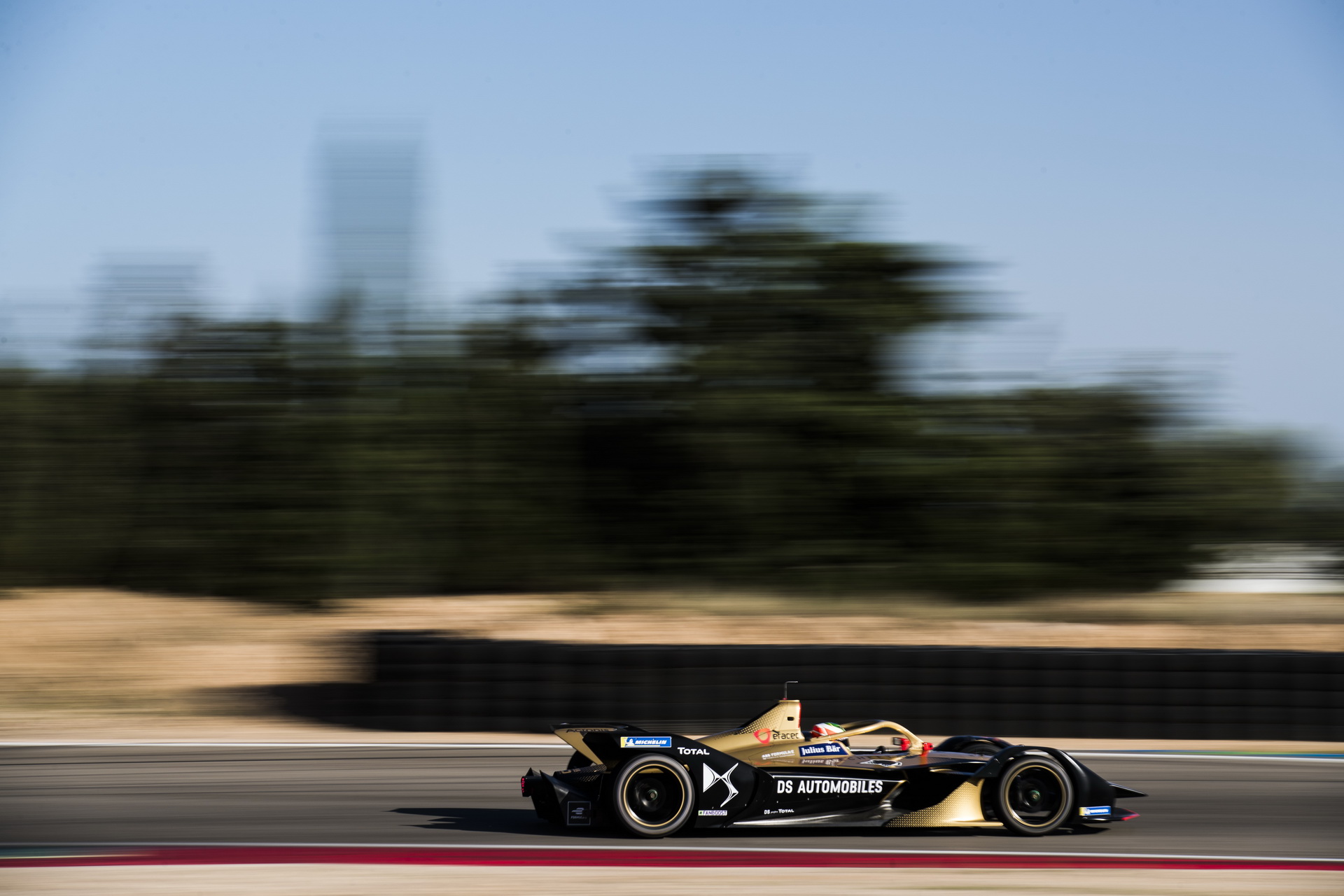 DS E-TENSE FE20 Formula E Car Shows Its New Black & Gold Livery