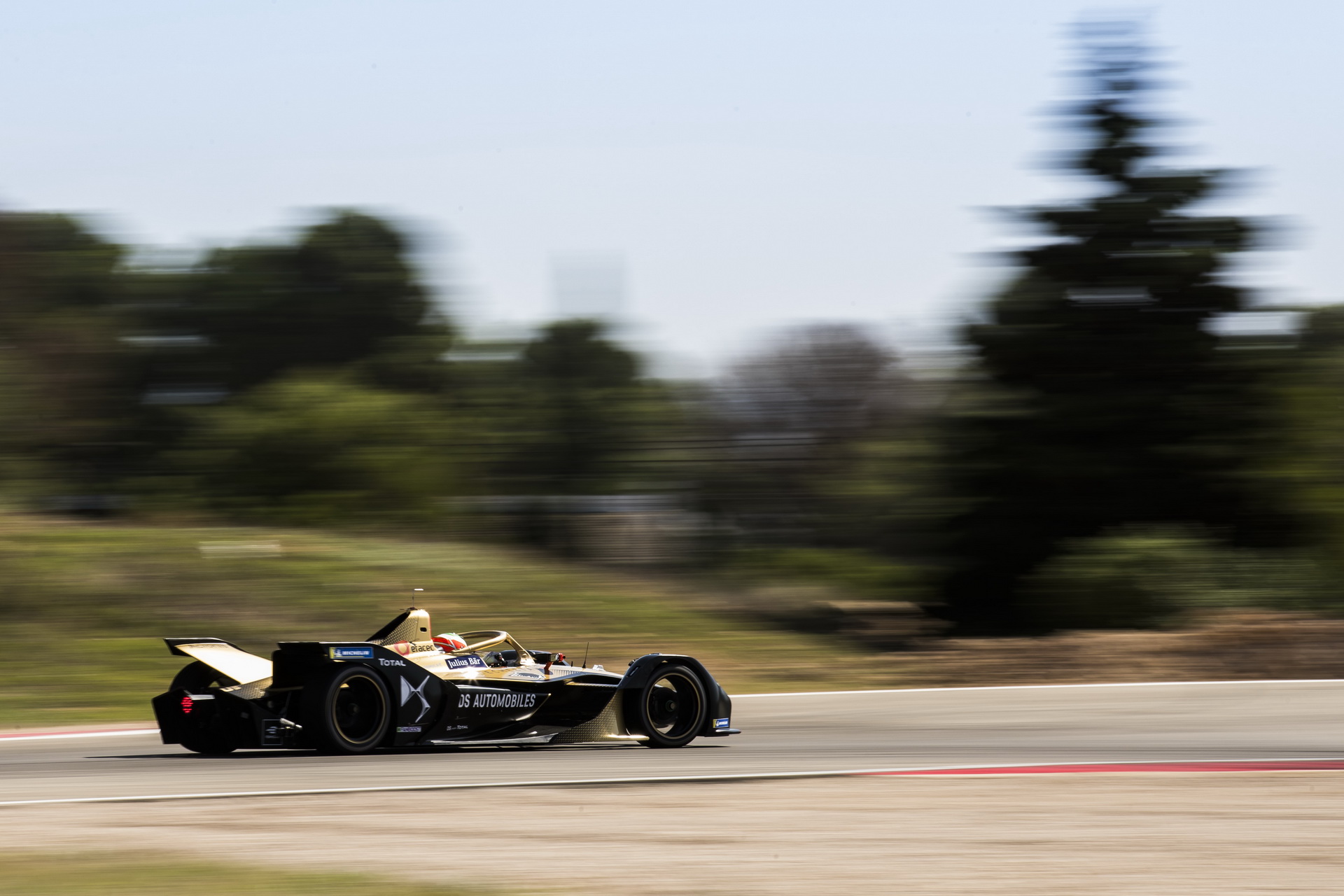 DS E-TENSE FE20 Formula E Car Shows Its New Black & Gold Livery