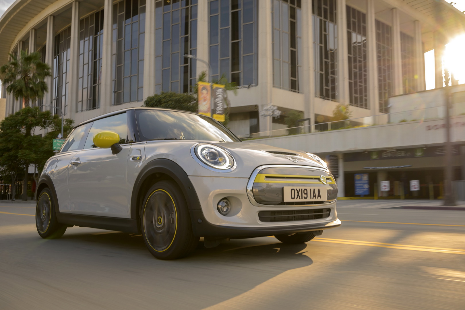 Electric 2020 Mini Cooper SE Starts Under $30k, But You Could Get It As Low As $17,900