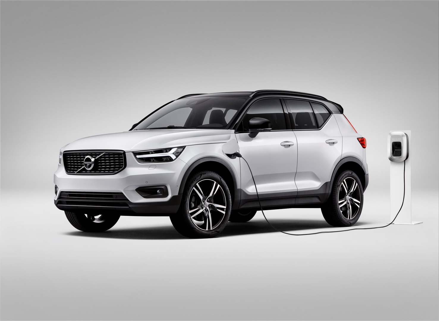 Volvo To Give Buyers Of Its Plug-In Hybrids Free Charging For A Year