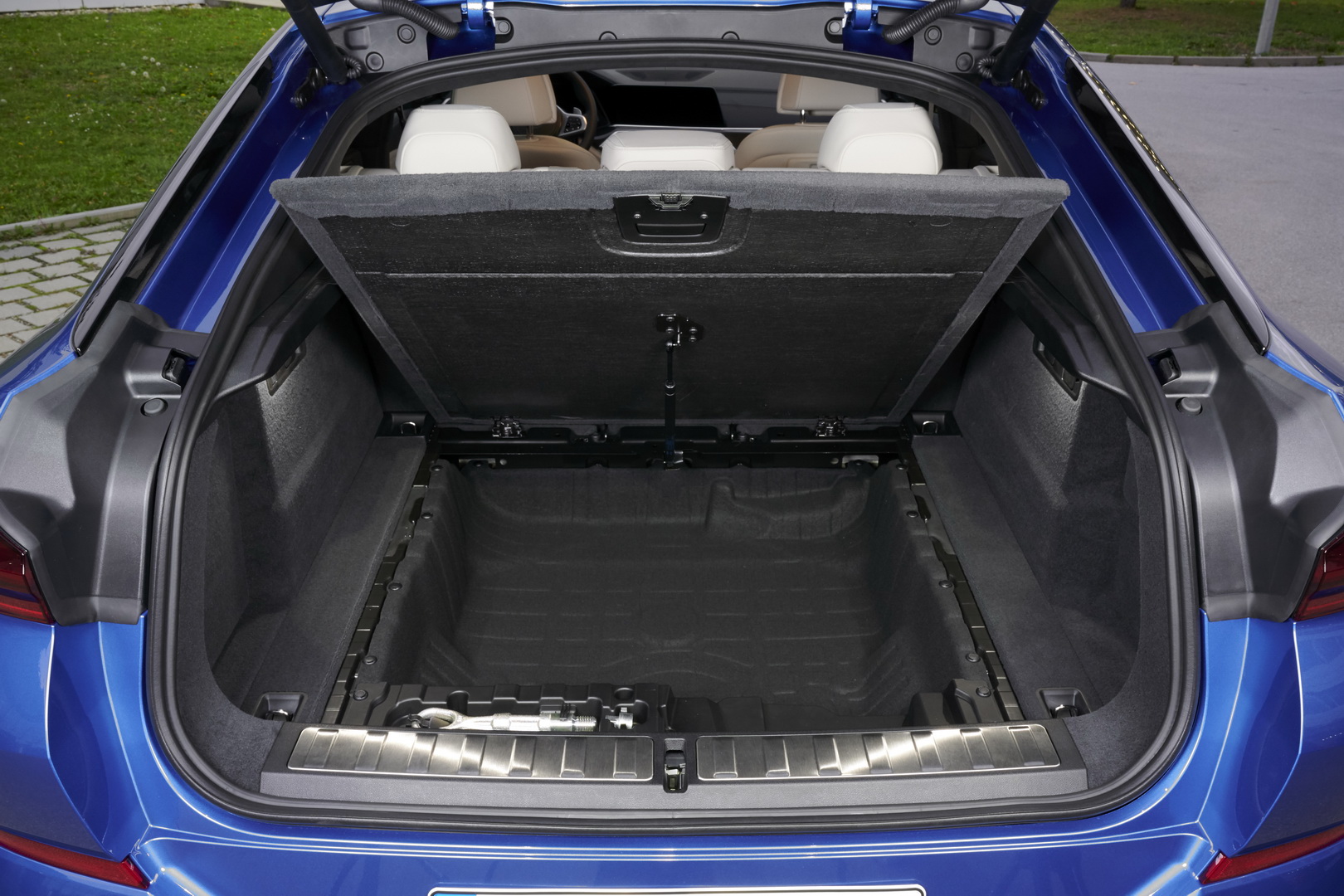 BMW Wants You To Explore Every Detail Of The New X6 In 102 Images