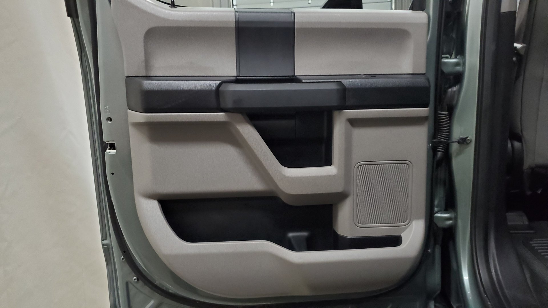 Deep Down, You Know You Want This Ford F-550 Super Duty 6×6 ‘Indomitus’