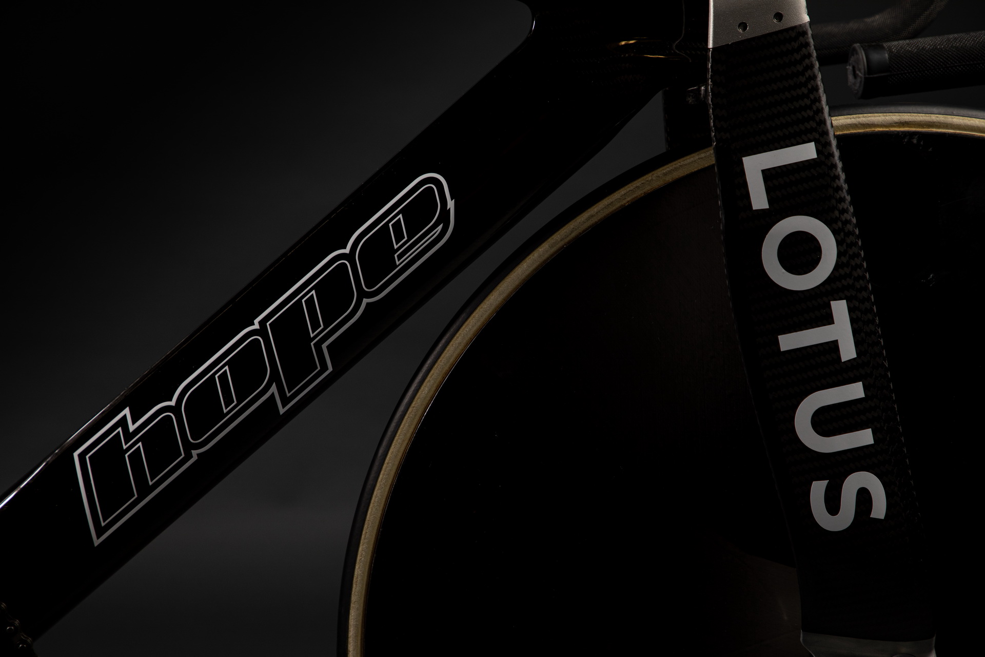 Lotus Designs Innovative Track Bike With Unique Front Fork