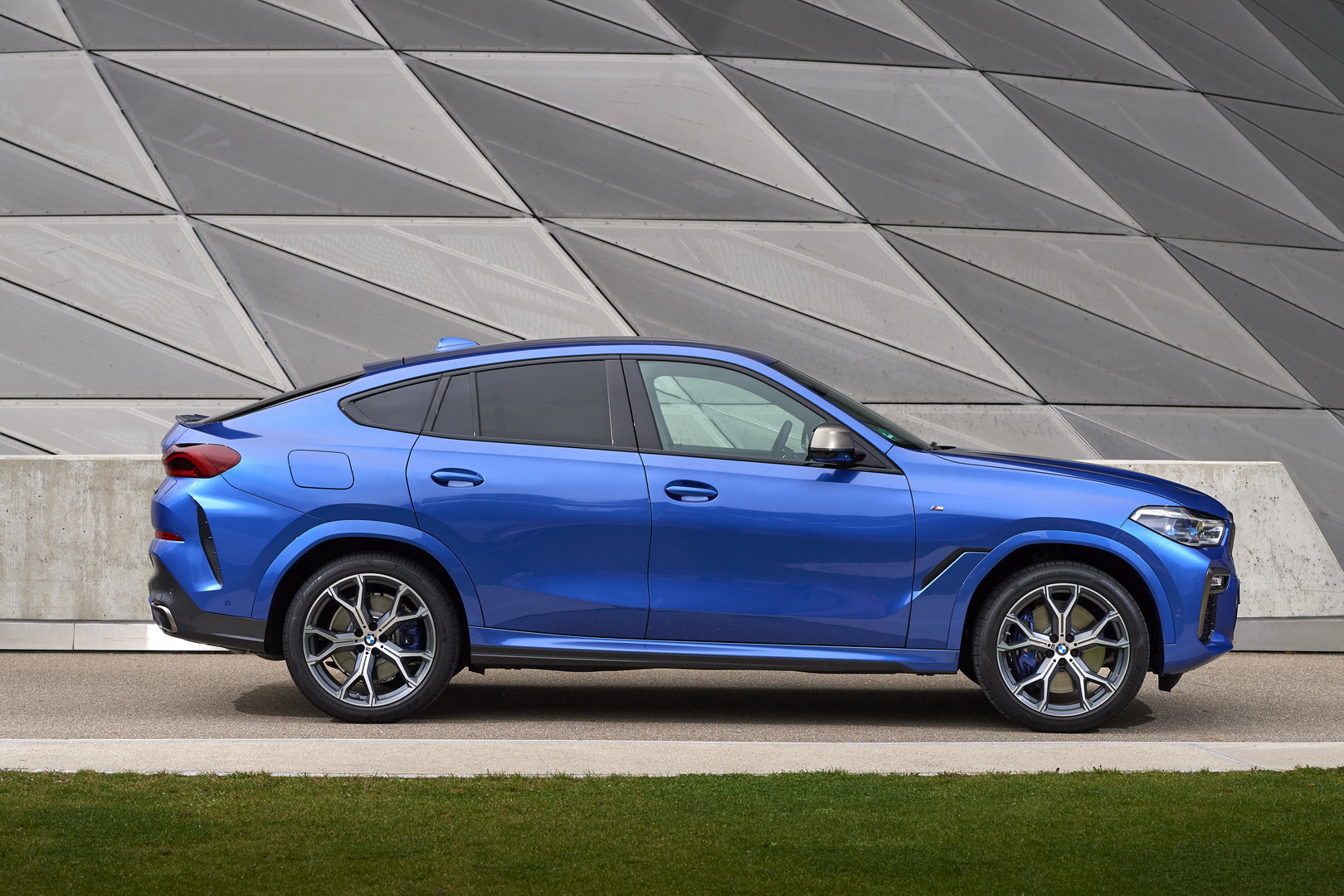BMW Wants You To Explore Every Detail Of The New X6 In 102 Images