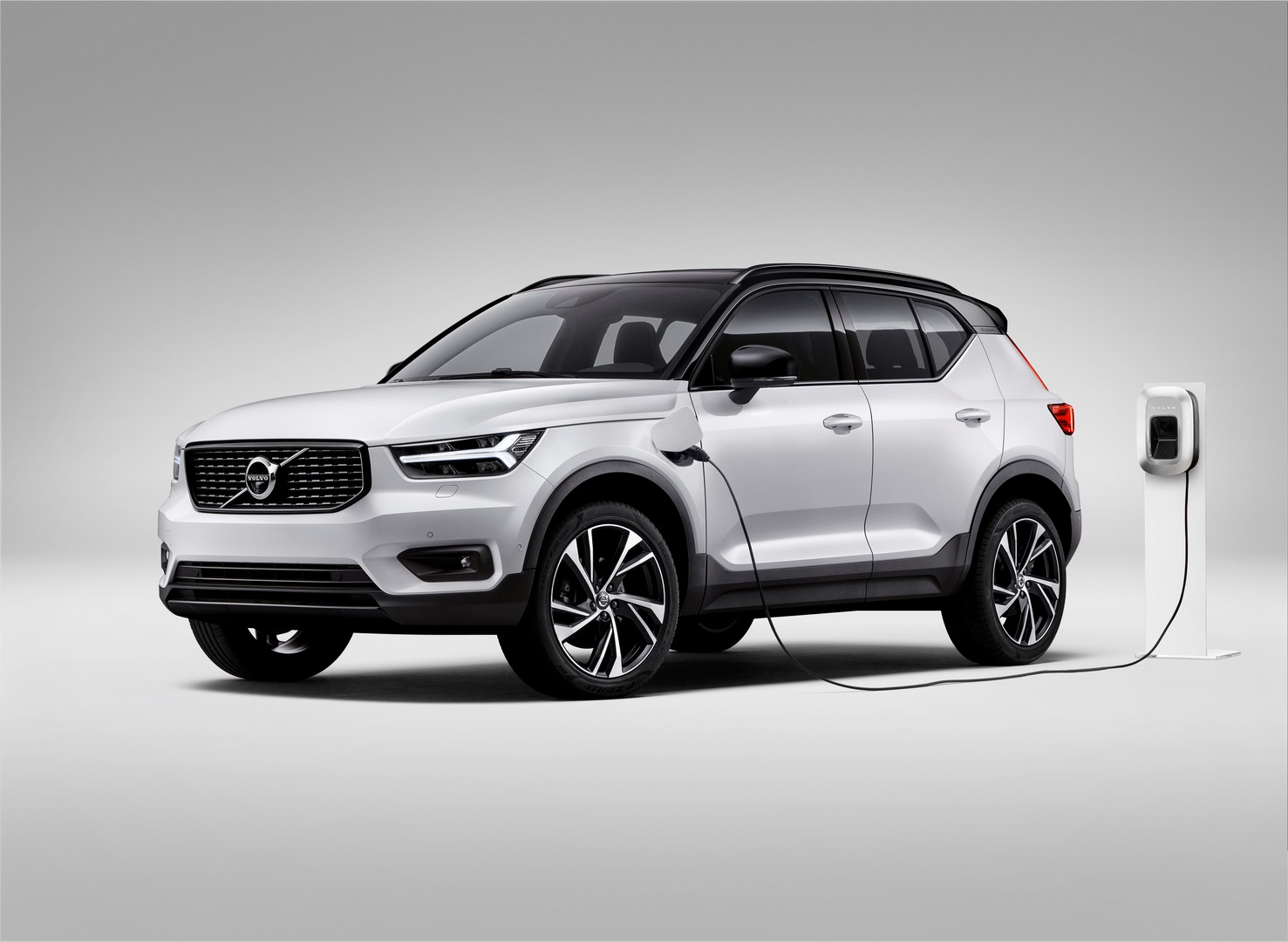 Volvo To Give Buyers Of Its Plug-In Hybrids Free Charging For A Year