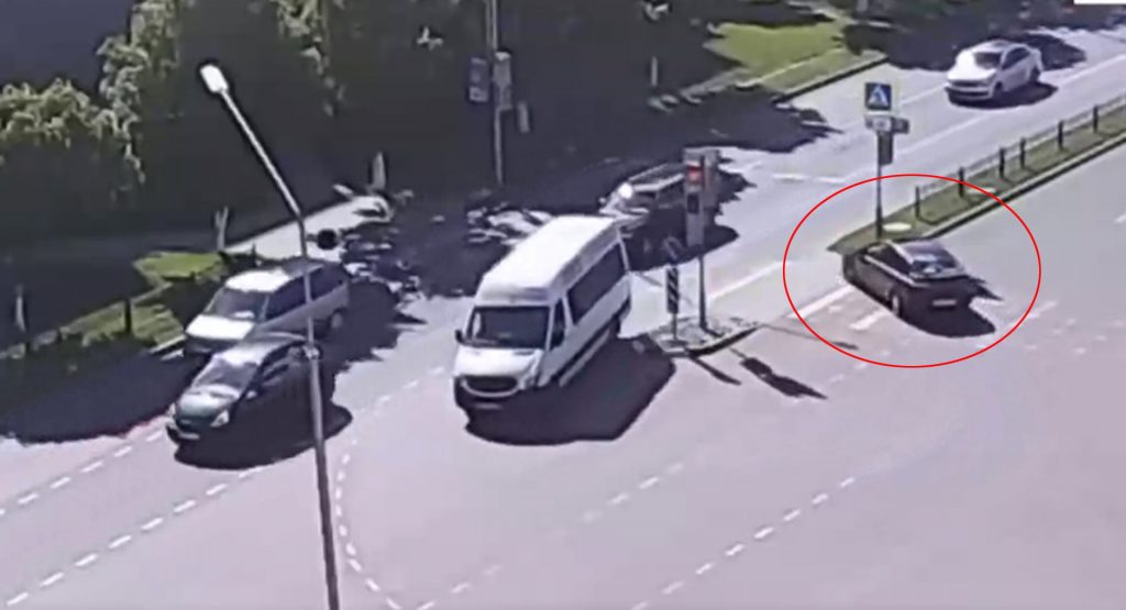  U-Turn Goes Horribly Wrong As Driver Crashes Straight Into Lamp Post