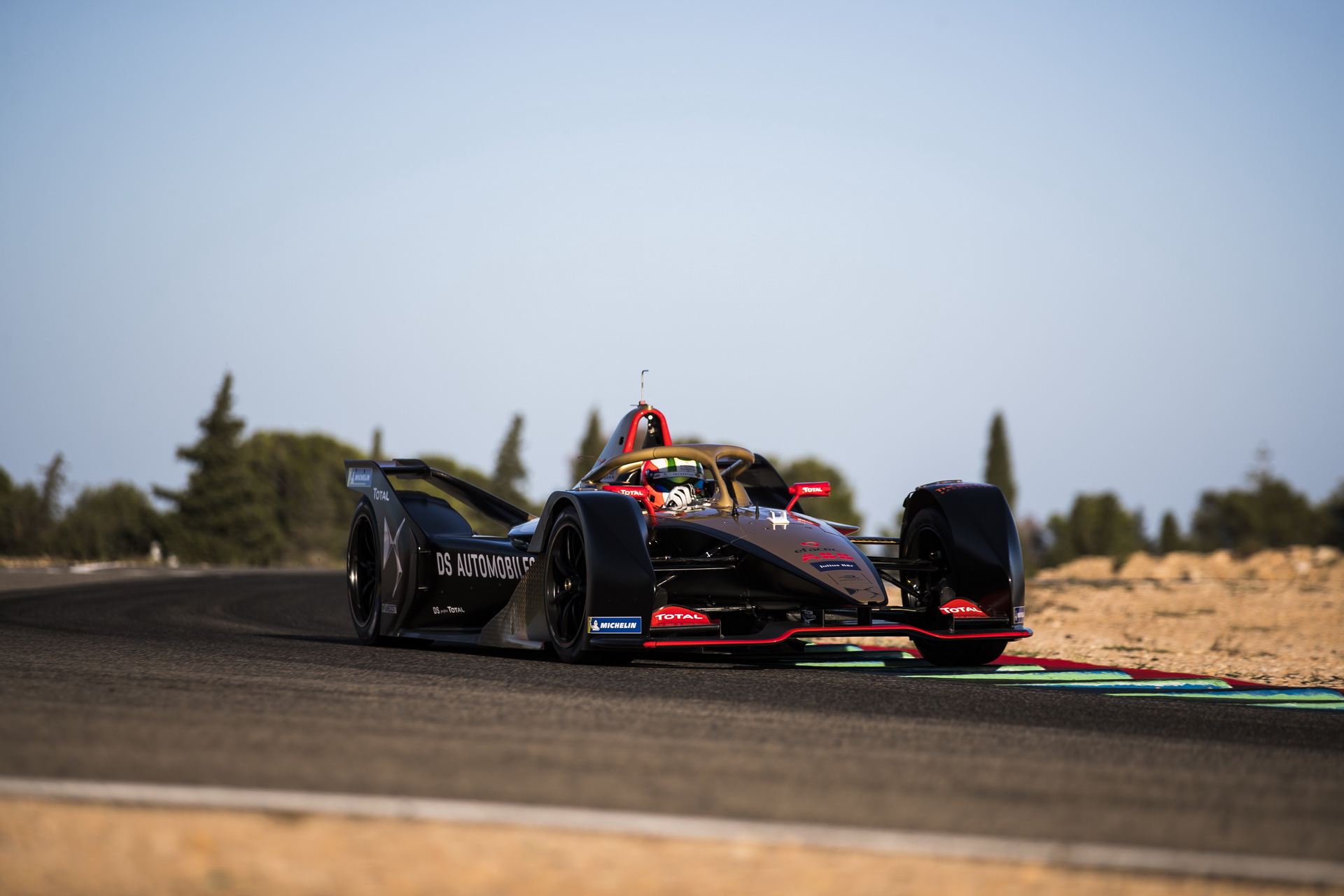 DS E-TENSE FE20 Formula E Car Shows Its New Black & Gold Livery