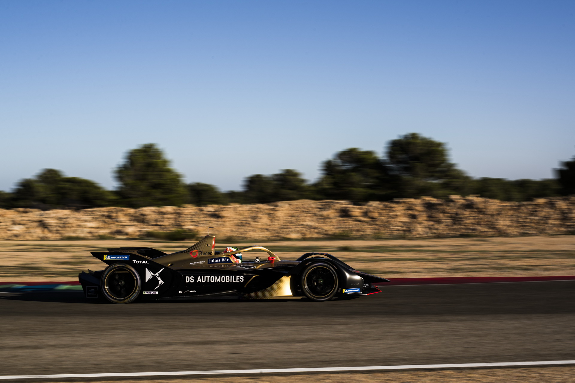 DS E-TENSE FE20 Formula E Car Shows Its New Black & Gold Livery