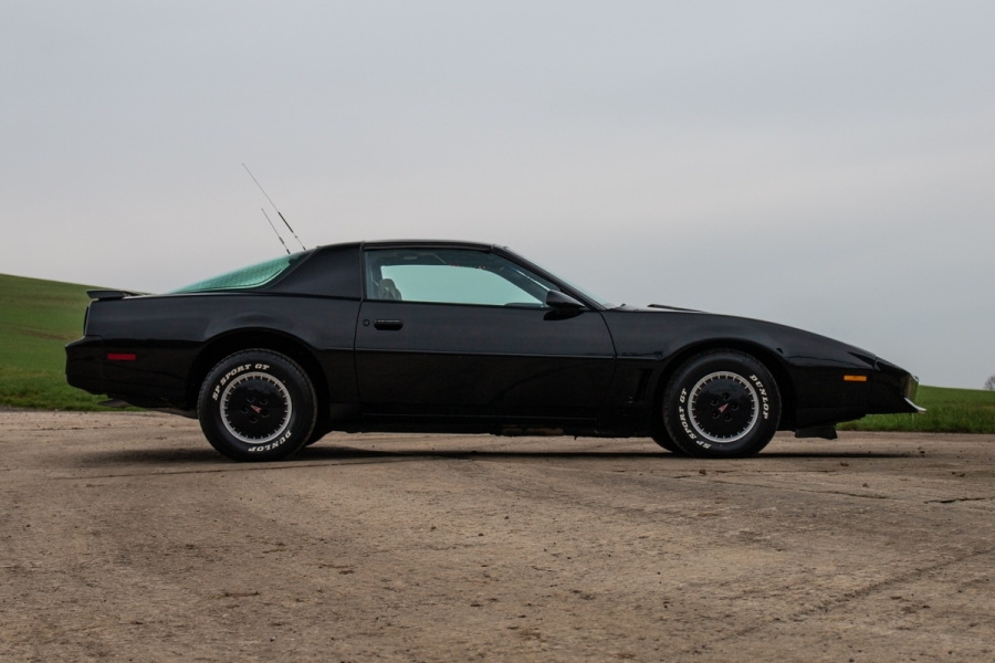 Relive Your Childhood Fantasies With This Pontiac Trans Am KITT Replica