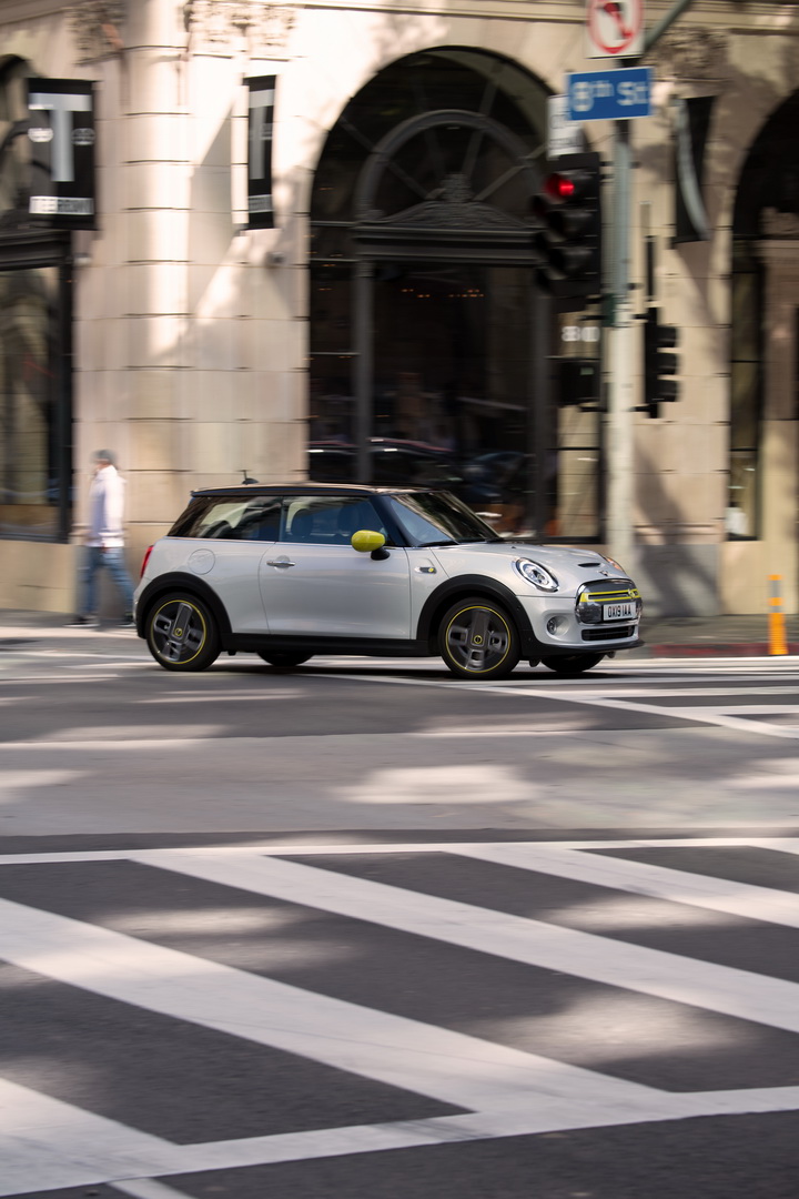 Electric 2020 Mini Cooper SE Starts Under $30k, But You Could Get It As Low As $17,900