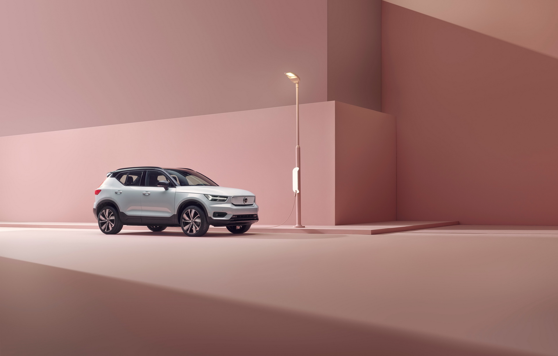 Volvo Reveals New XC40 Recharge EV With 402 HP And Over 249 Miles Of Range