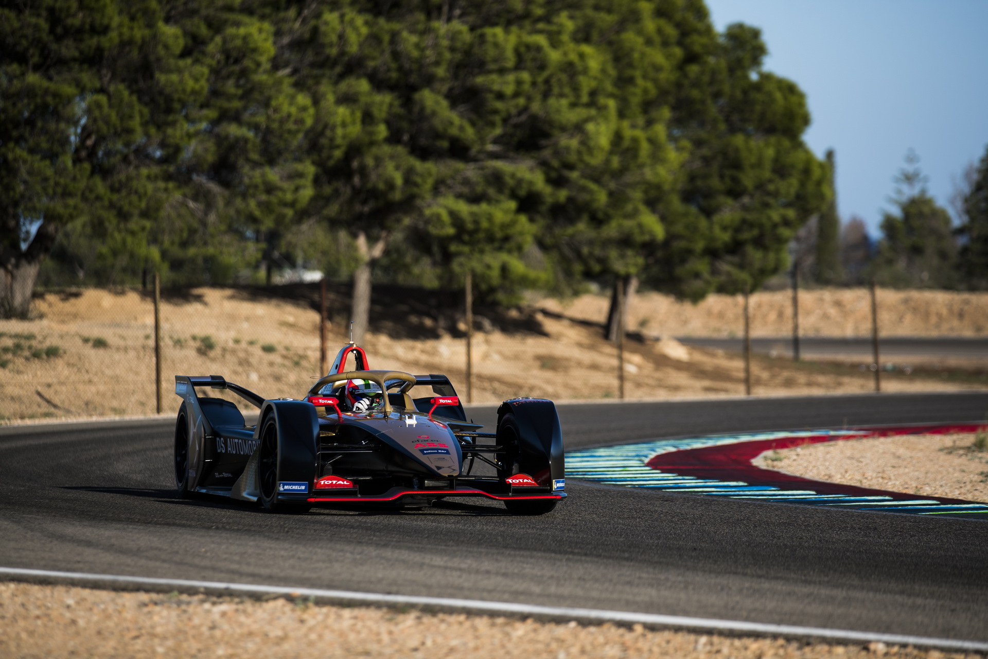 DS E-TENSE FE20 Formula E Car Shows Its New Black & Gold Livery