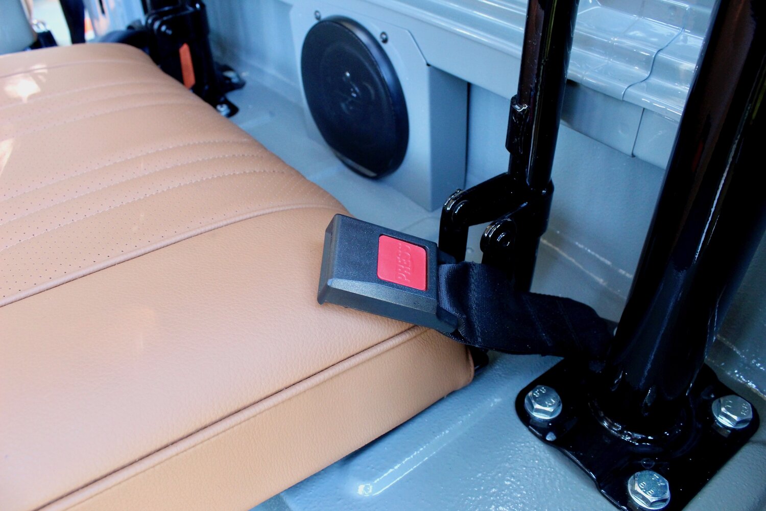 Legacy Overland’s 1977 Toyota Land Cruiser FJ40 Has Original Looks And Modern Equipment