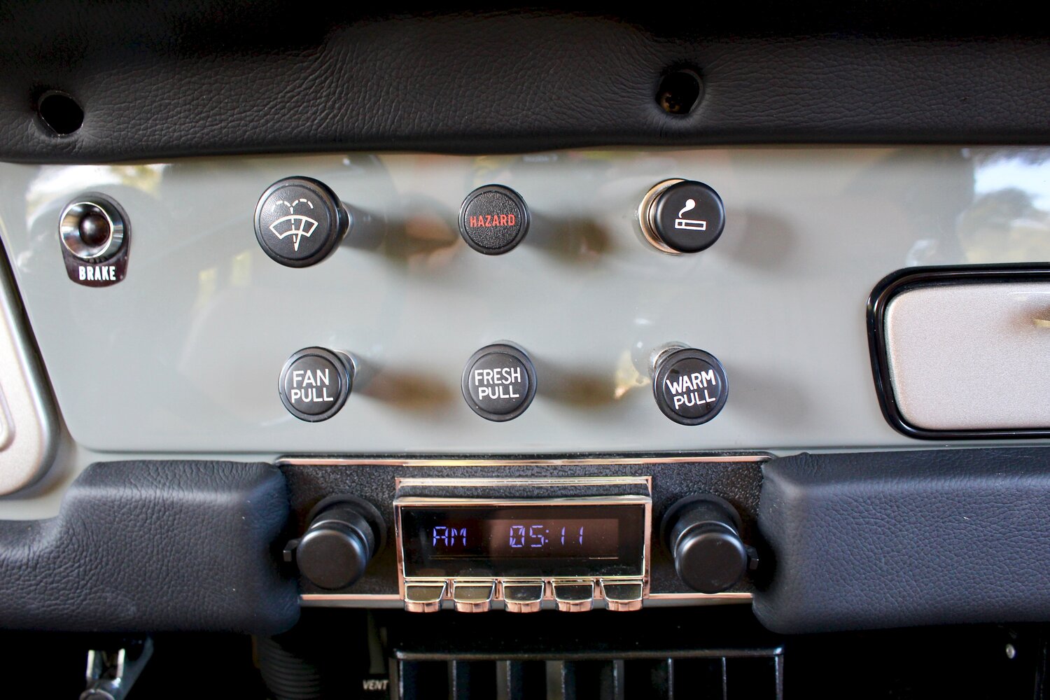 Legacy Overland’s 1977 Toyota Land Cruiser FJ40 Has Original Looks And Modern Equipment