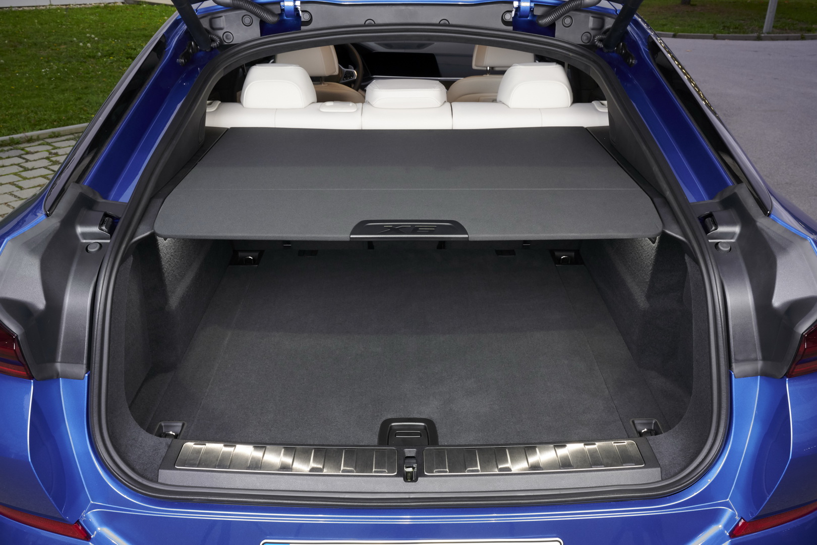 BMW Wants You To Explore Every Detail Of The New X6 In 102 Images