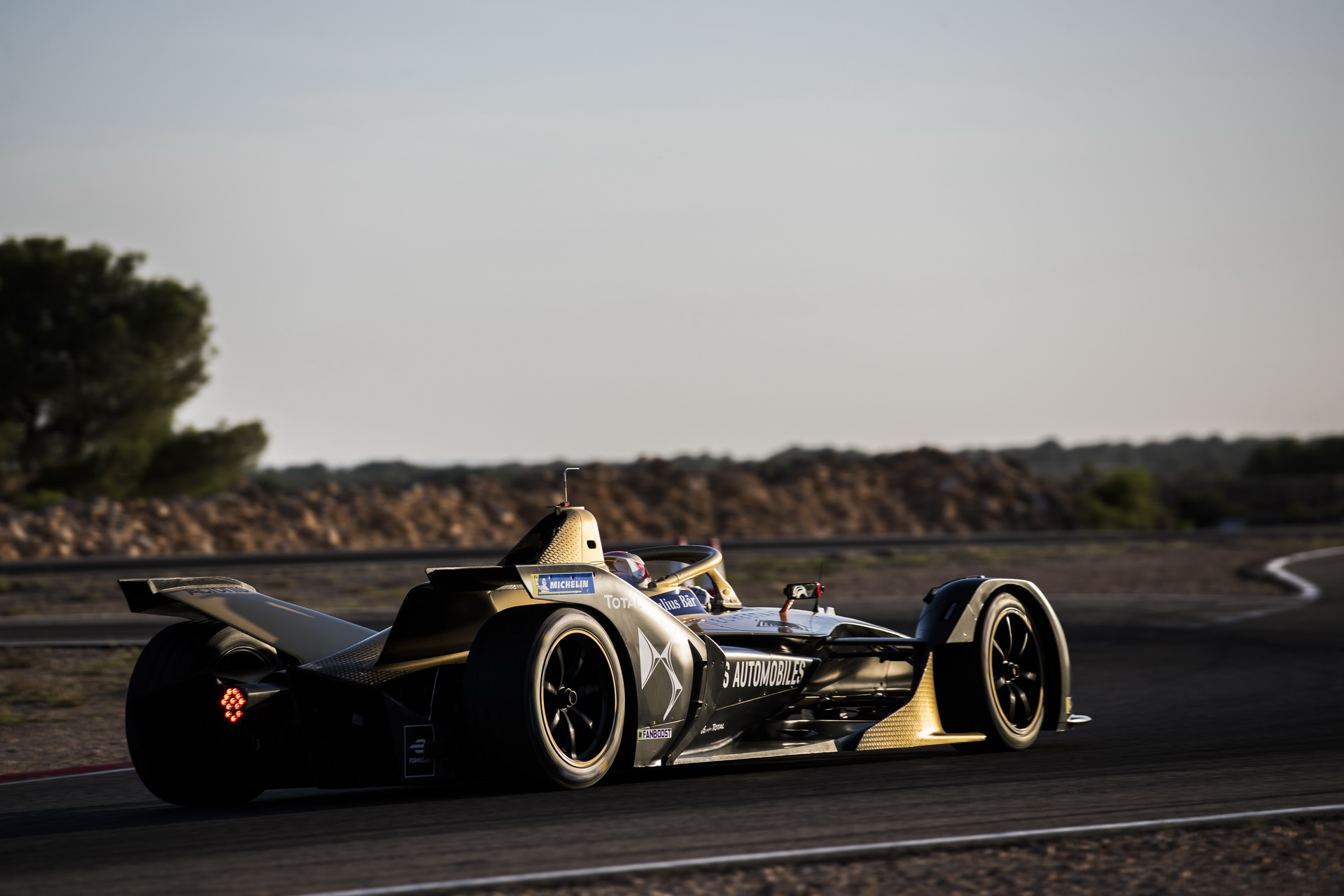 DS E-TENSE FE20 Formula E Car Shows Its New Black & Gold Livery