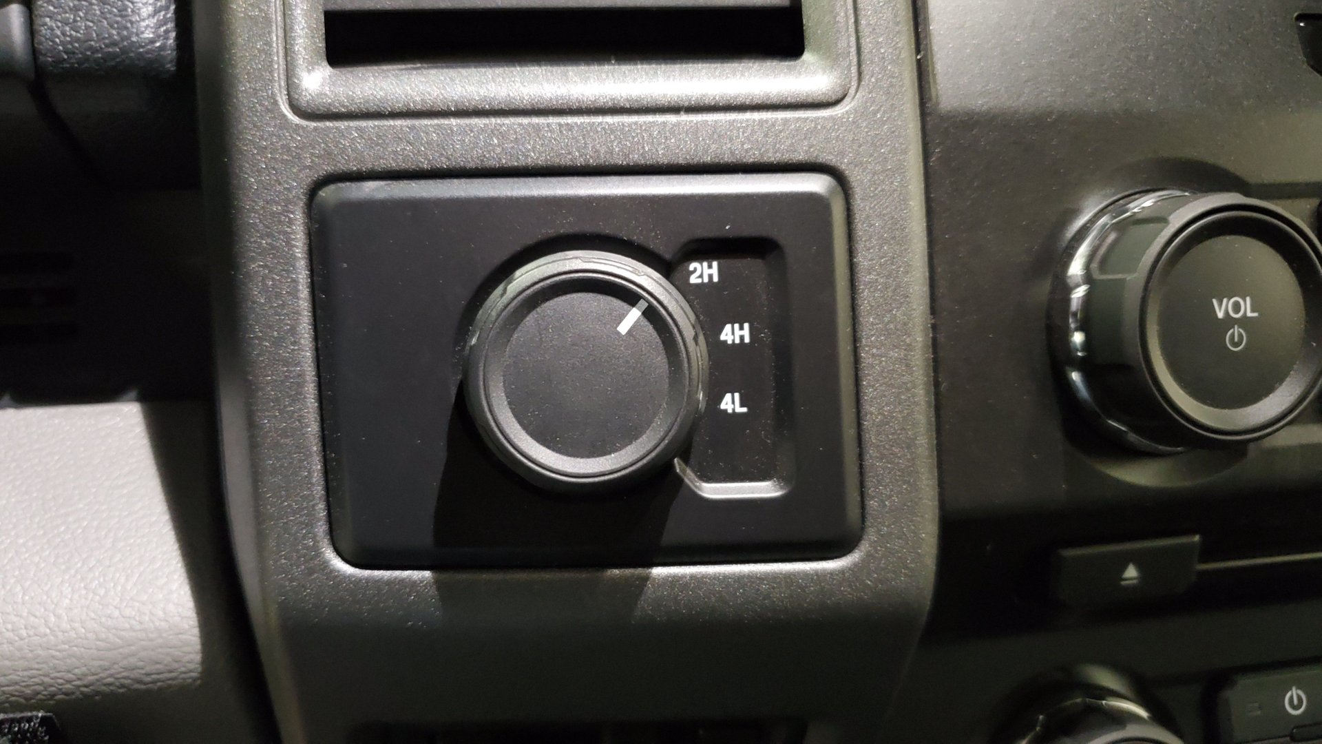 Deep Down, You Know You Want This Ford F-550 Super Duty 6×6 ‘Indomitus’