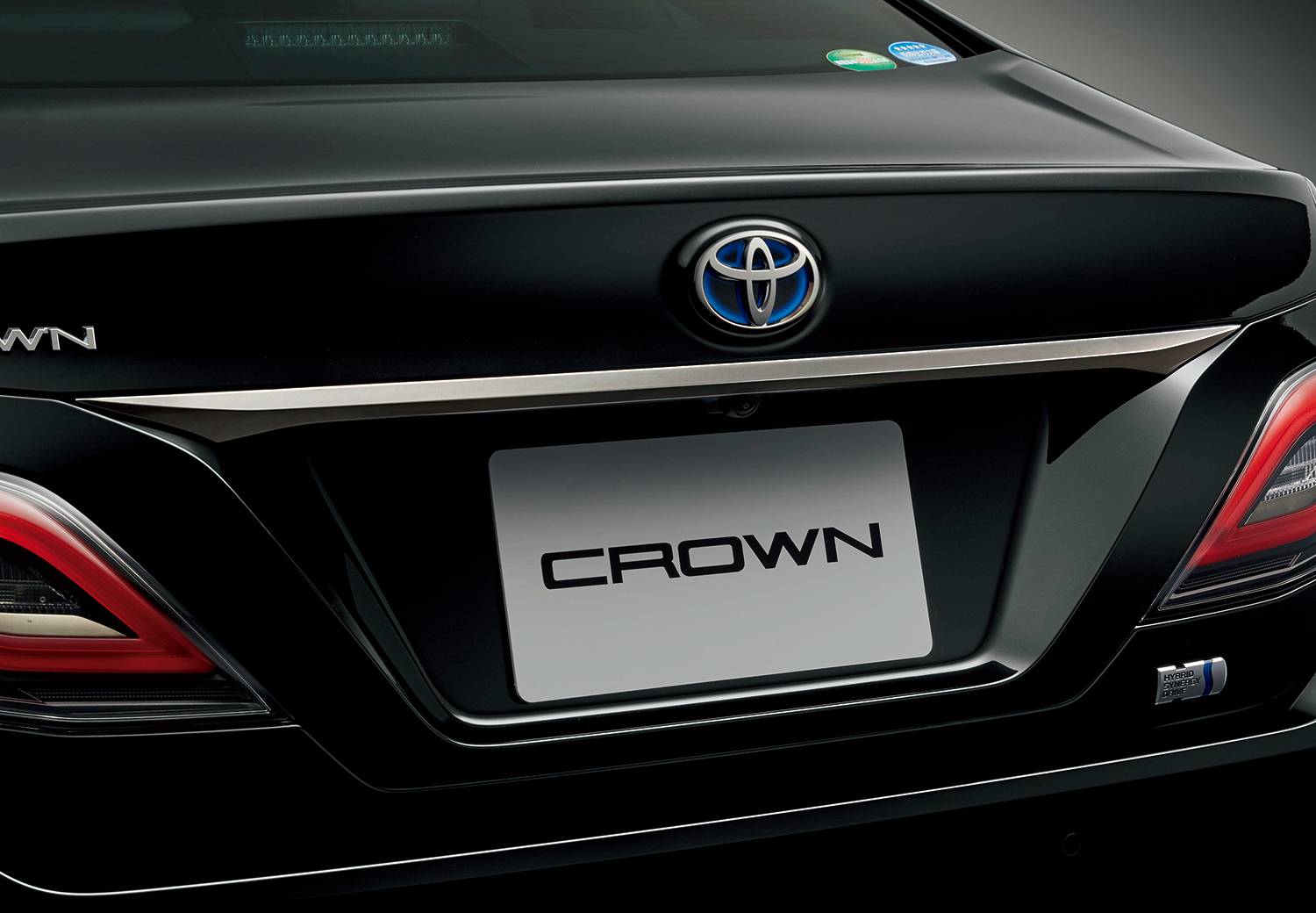 JDM Gem: Toyota Gives Crown Luxury Sedan A Mature “Sport Style” Treatment